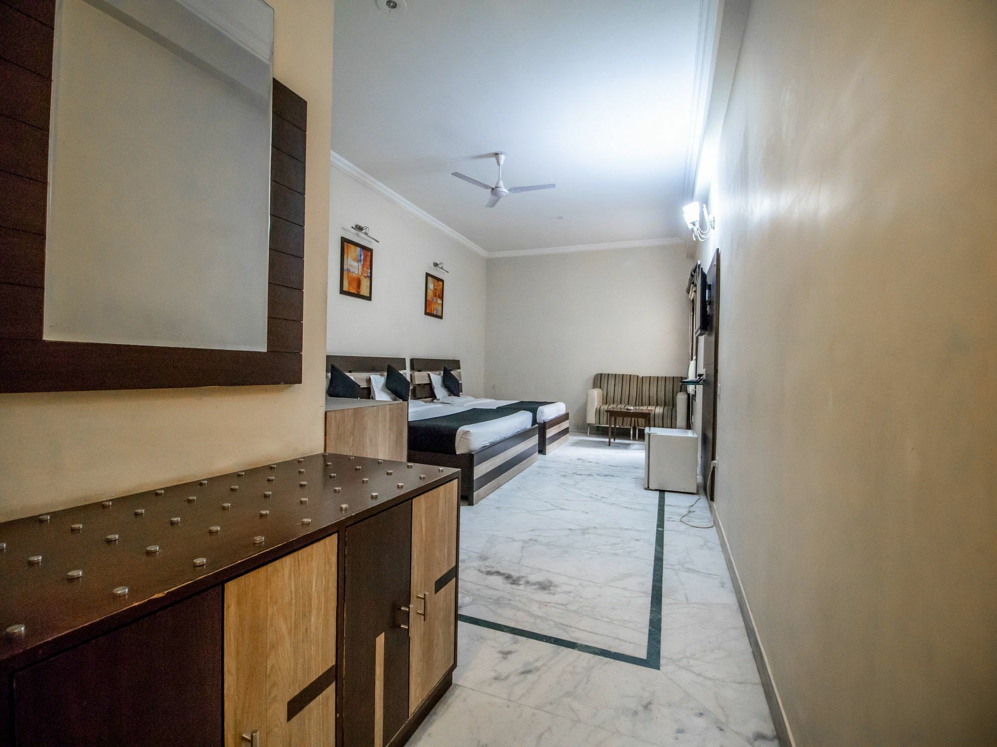 Oyo 1199 Maharaja Residency Hotel 3*