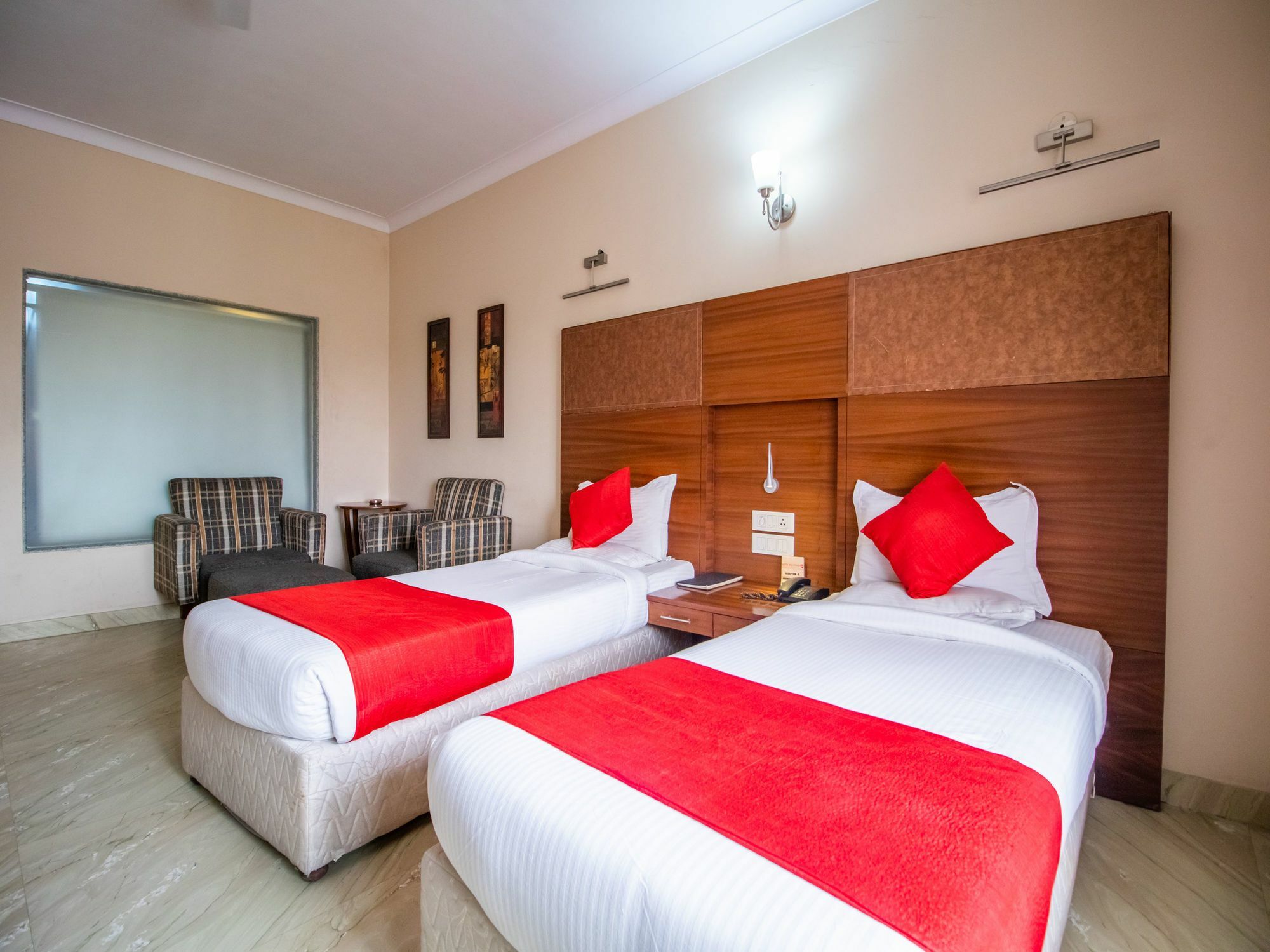Oyo 1199 Maharaja Residency 3*