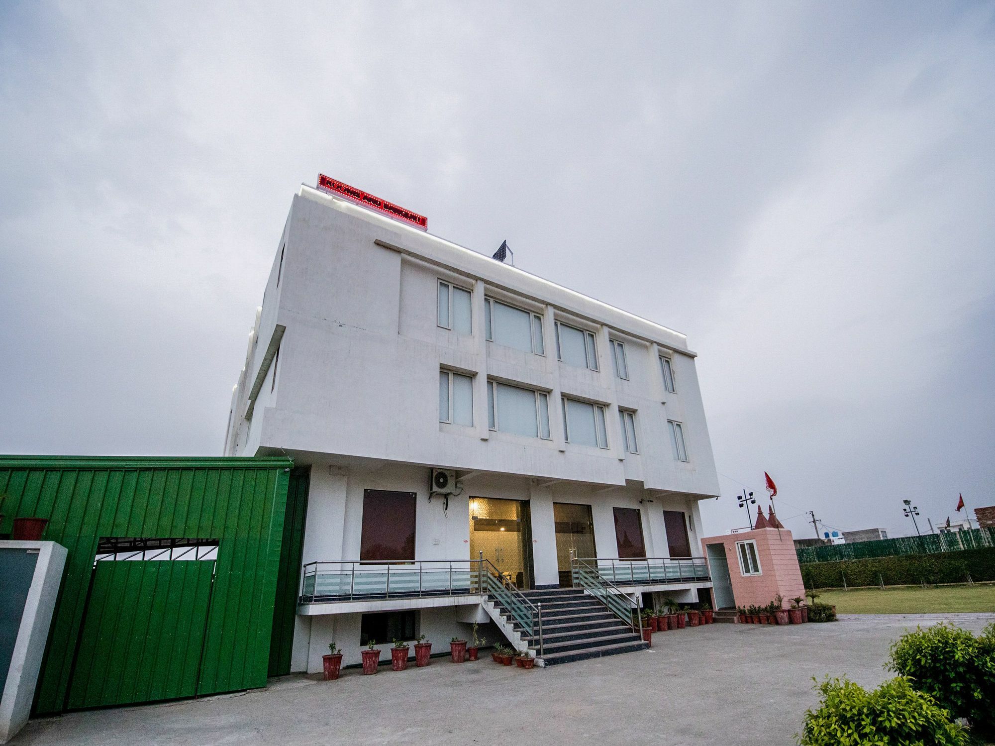 Hotel Oyo 13882 Sarvmangla Garden Jaipur