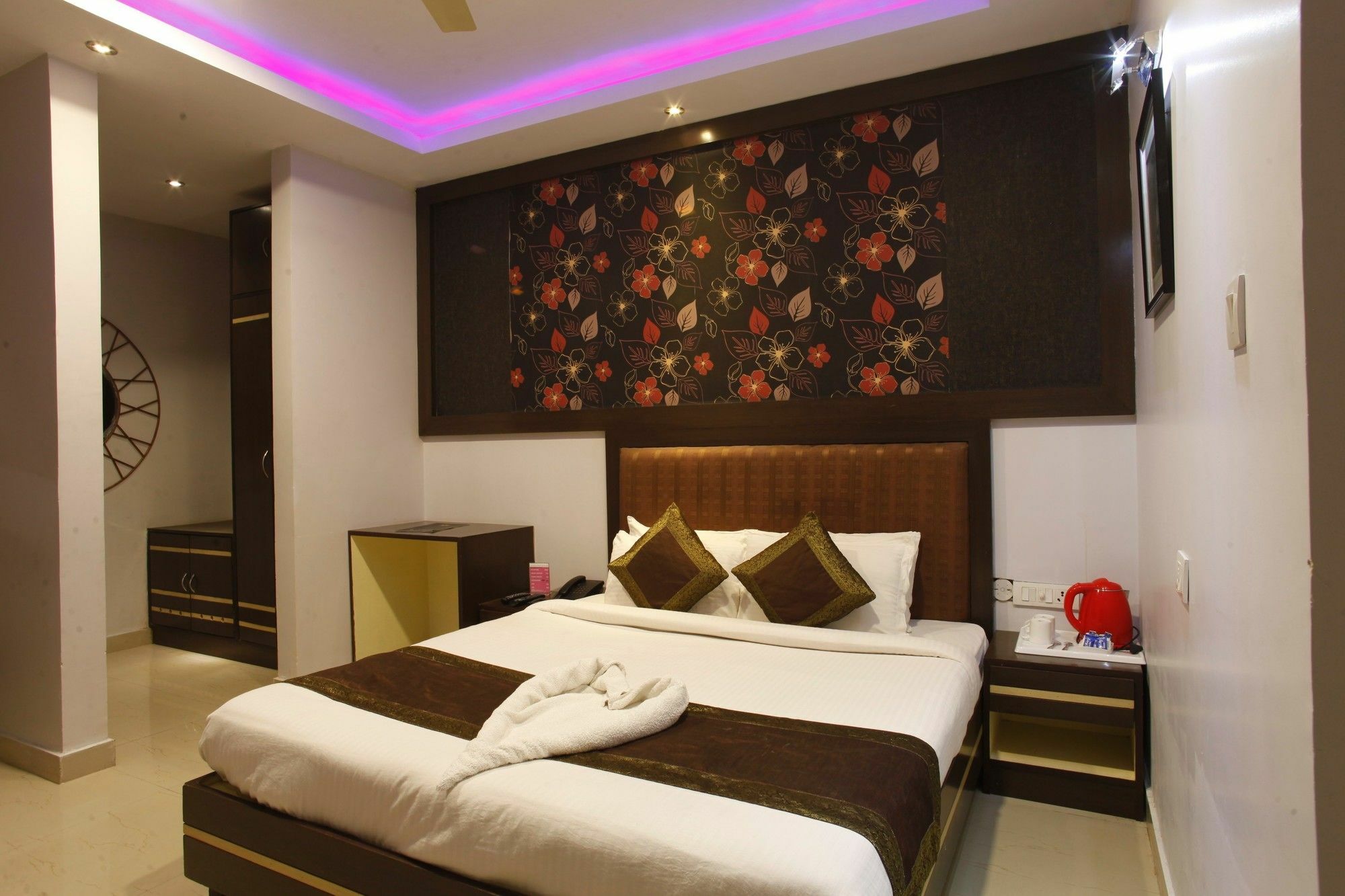 The Byke Grassfield With Outdoor Pool, Shyam Nagar, Resort Jaipur