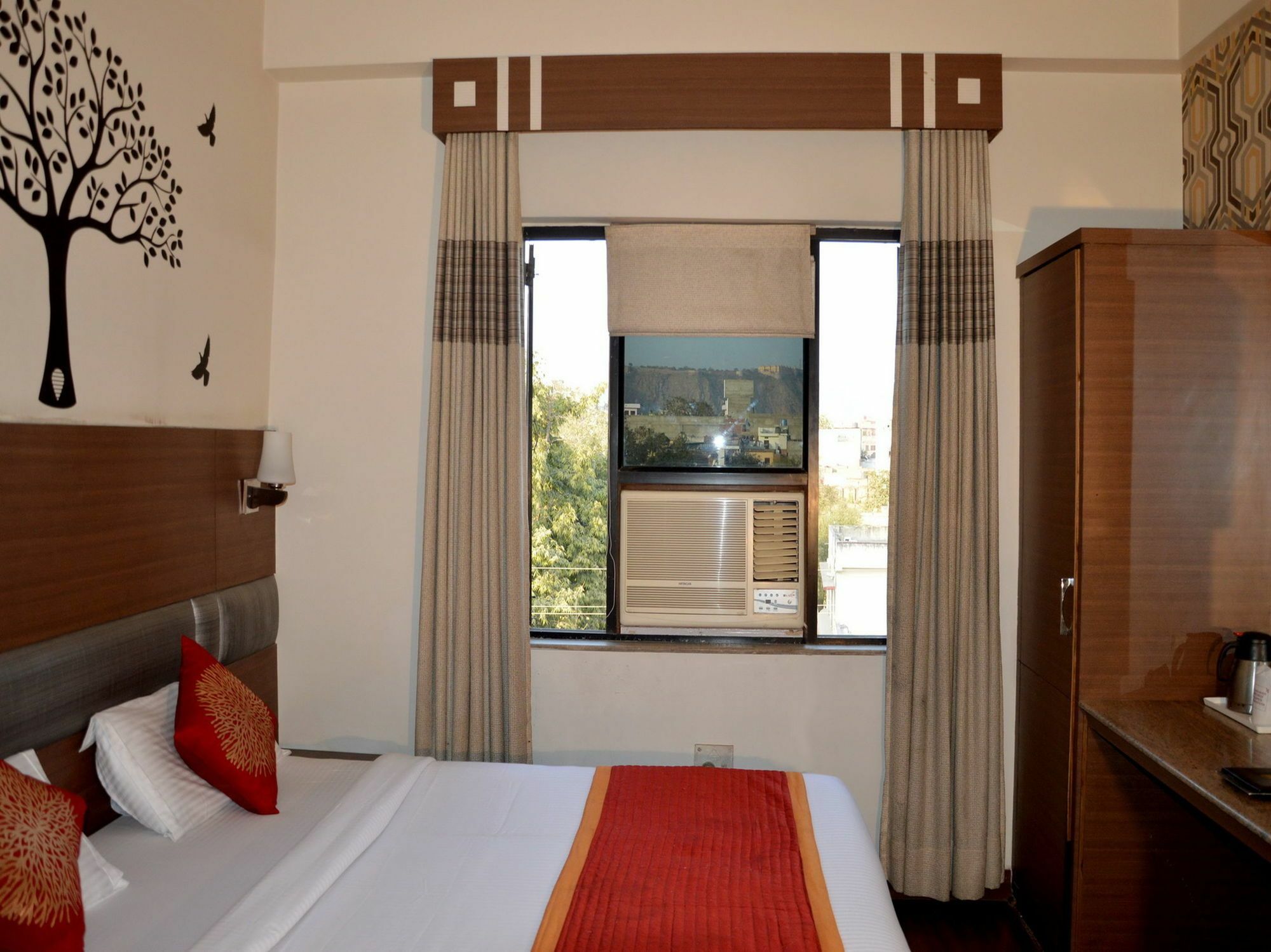 Collection O 3999 Aroma Classic Hotel 3*