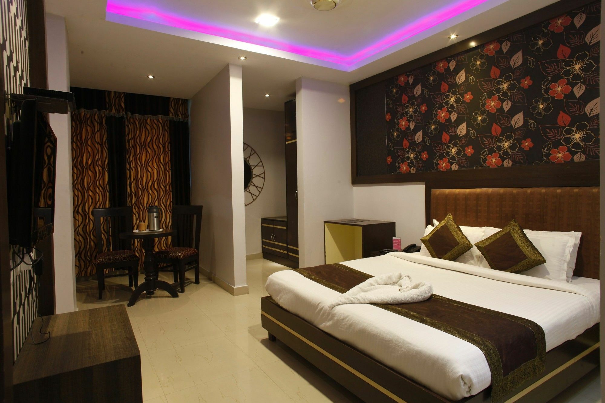 The Byke Grassfield With Outdoor Pool, Shyam Nagar, Resort Jaipur