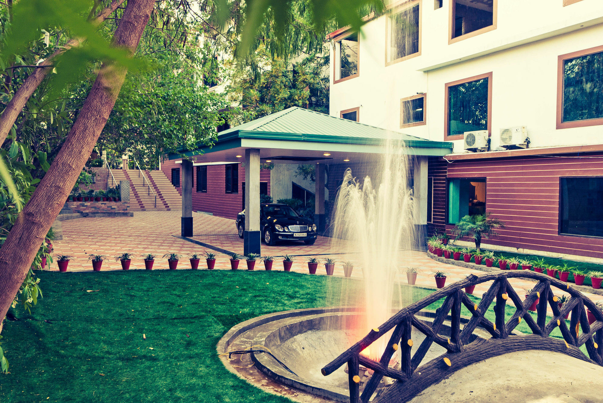The Byke Grassfield With Outdoor Pool, Shyam Nagar, Resort Jaipur
