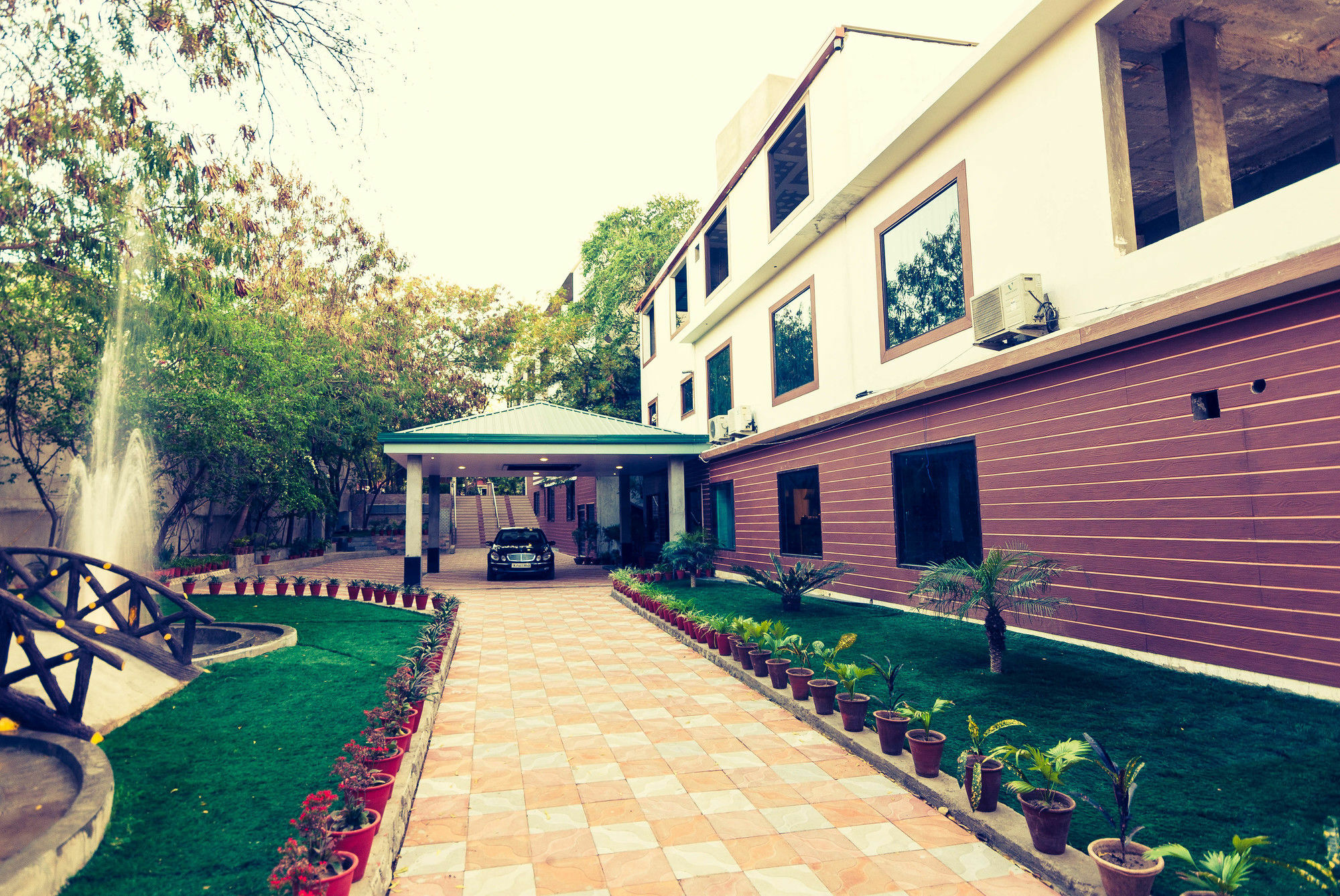 Resort The Byke Grassfield With Outdoor Pool, Shyam Nagar, 4*