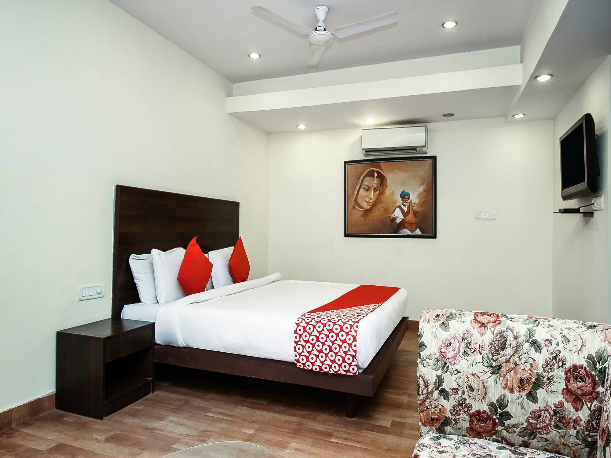 Oyo 6894 White Lily 3* Jaipur