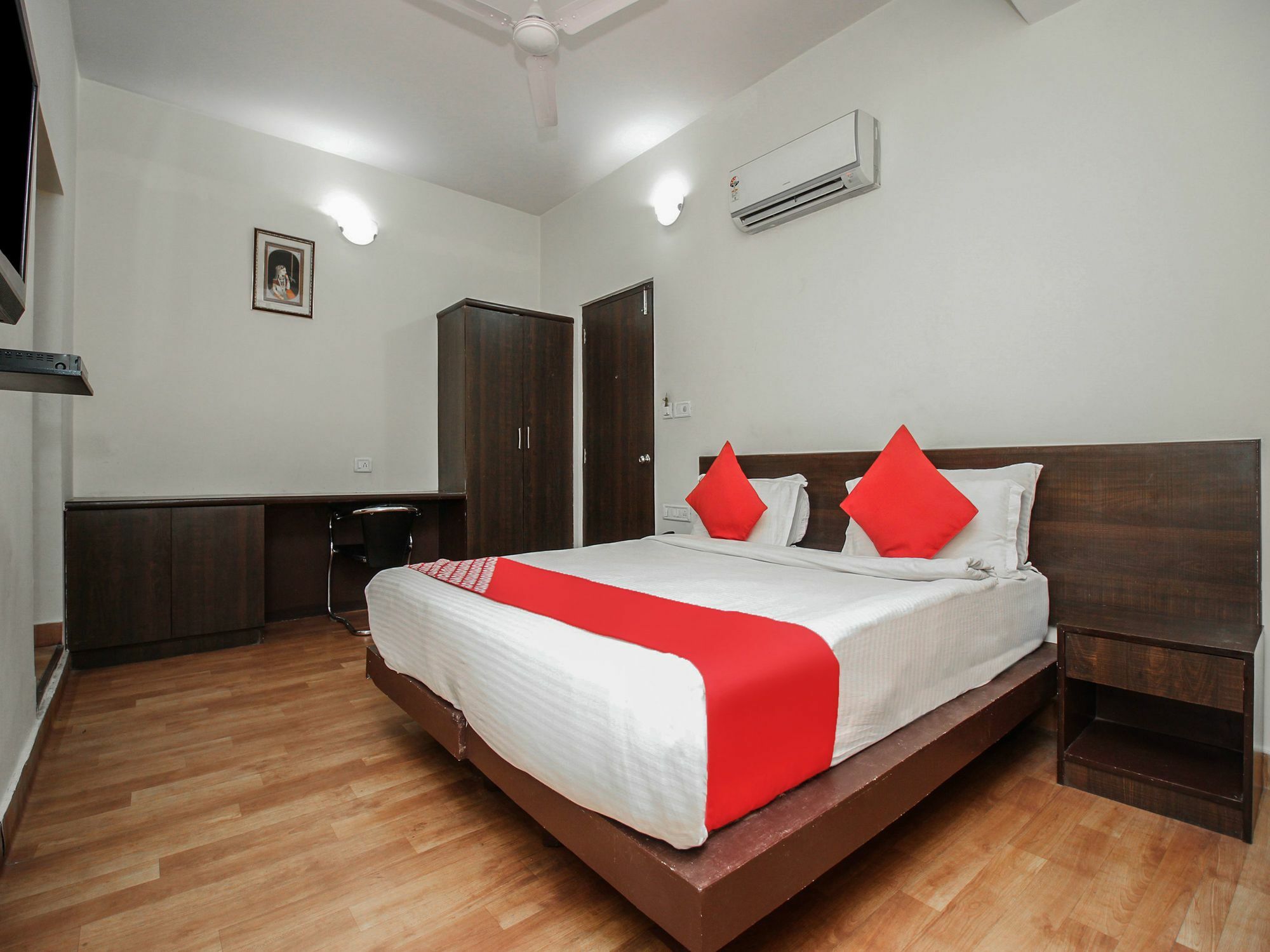Oyo 6894 White Lily Hotel Jaipur