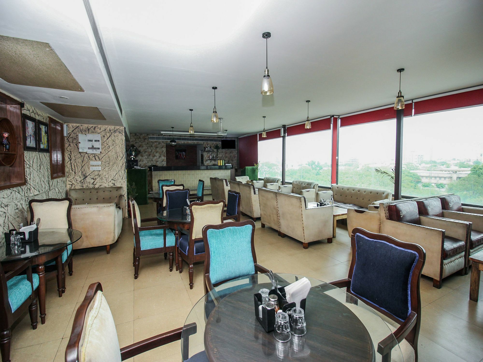 Oyo 6894 White Lily Hotel Jaipur