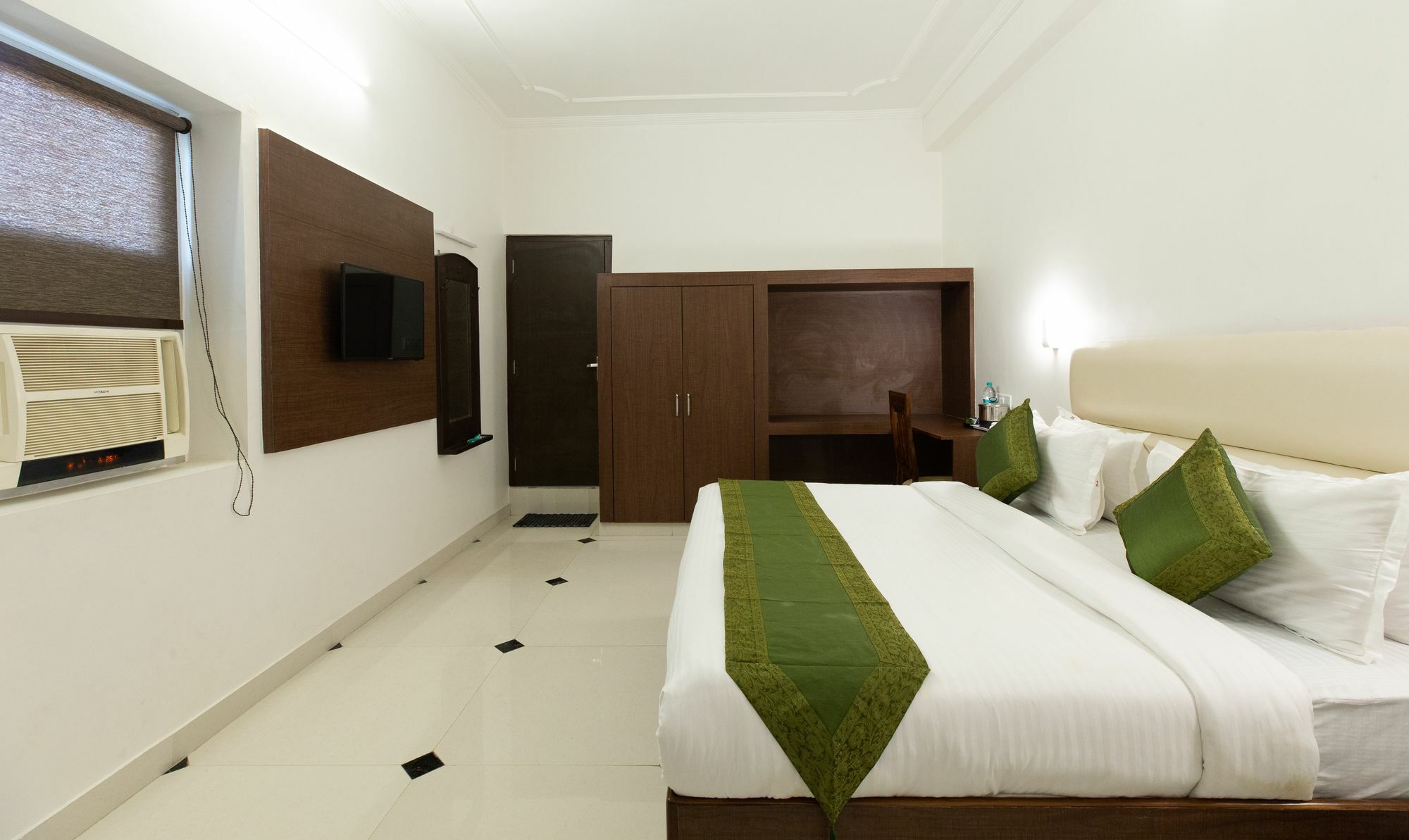 Treebo Trend Dream Palace Hotel 3*