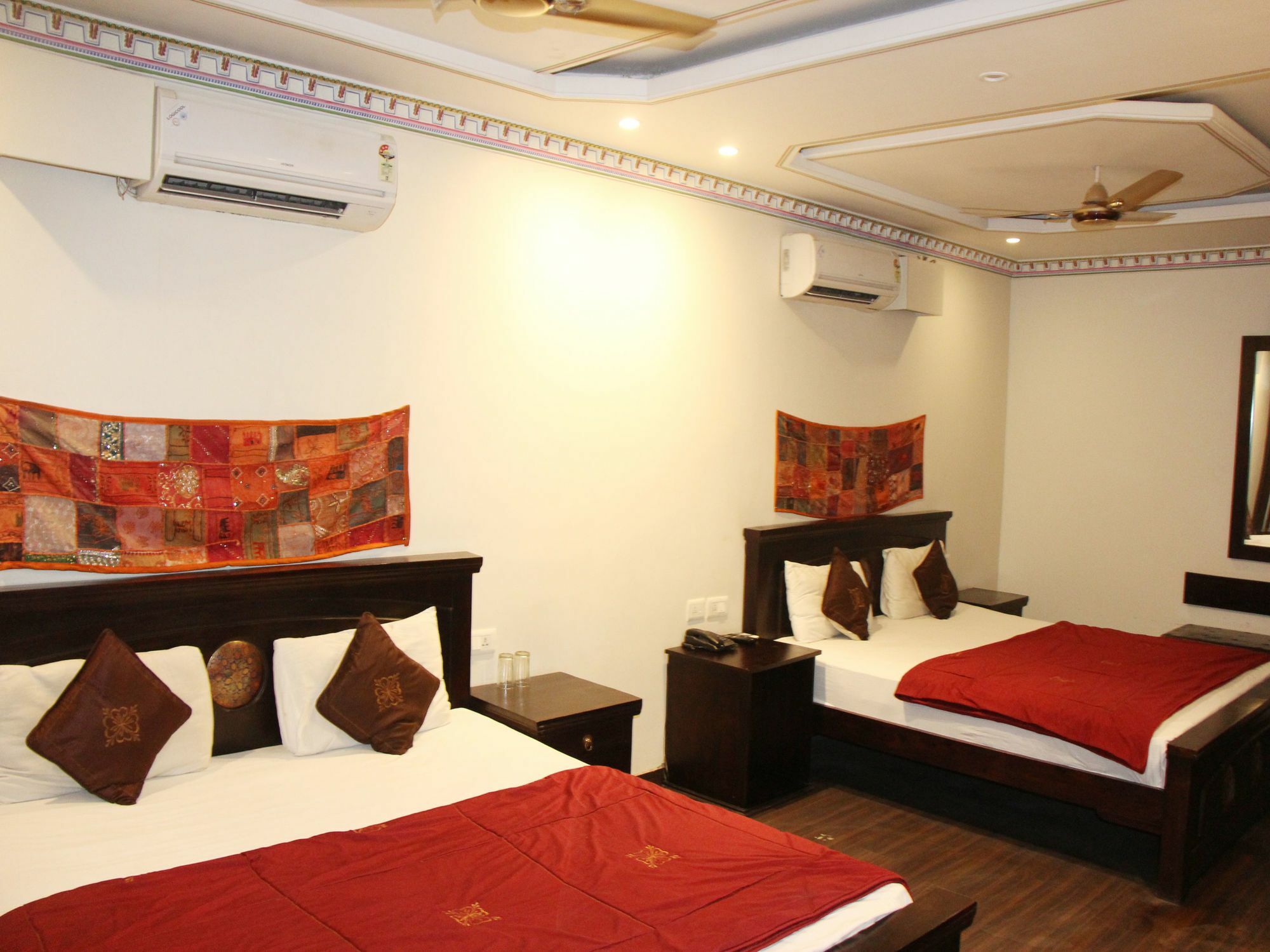 Oyo 14598 Surya Garh Hotel 3*