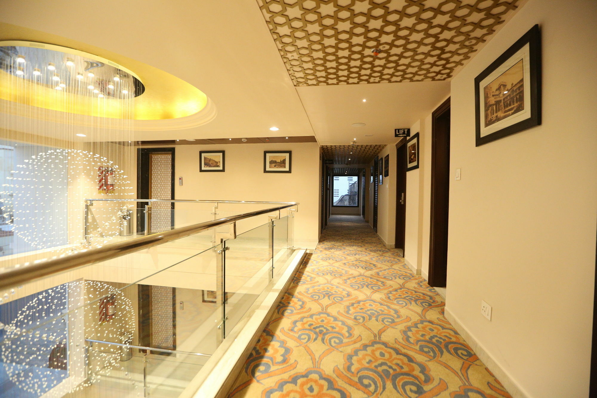 Comfort Sapphire Hotel 4*