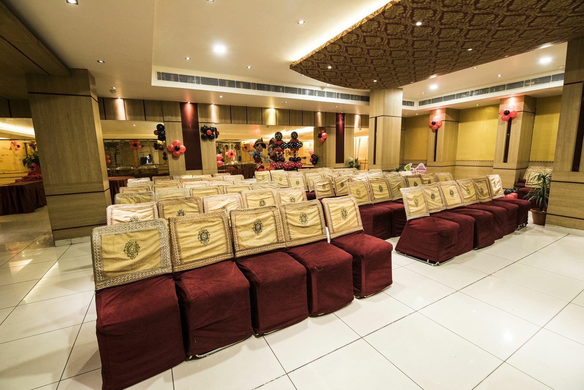 Hotel Fabhotel Royal Cm Bani Park 3*