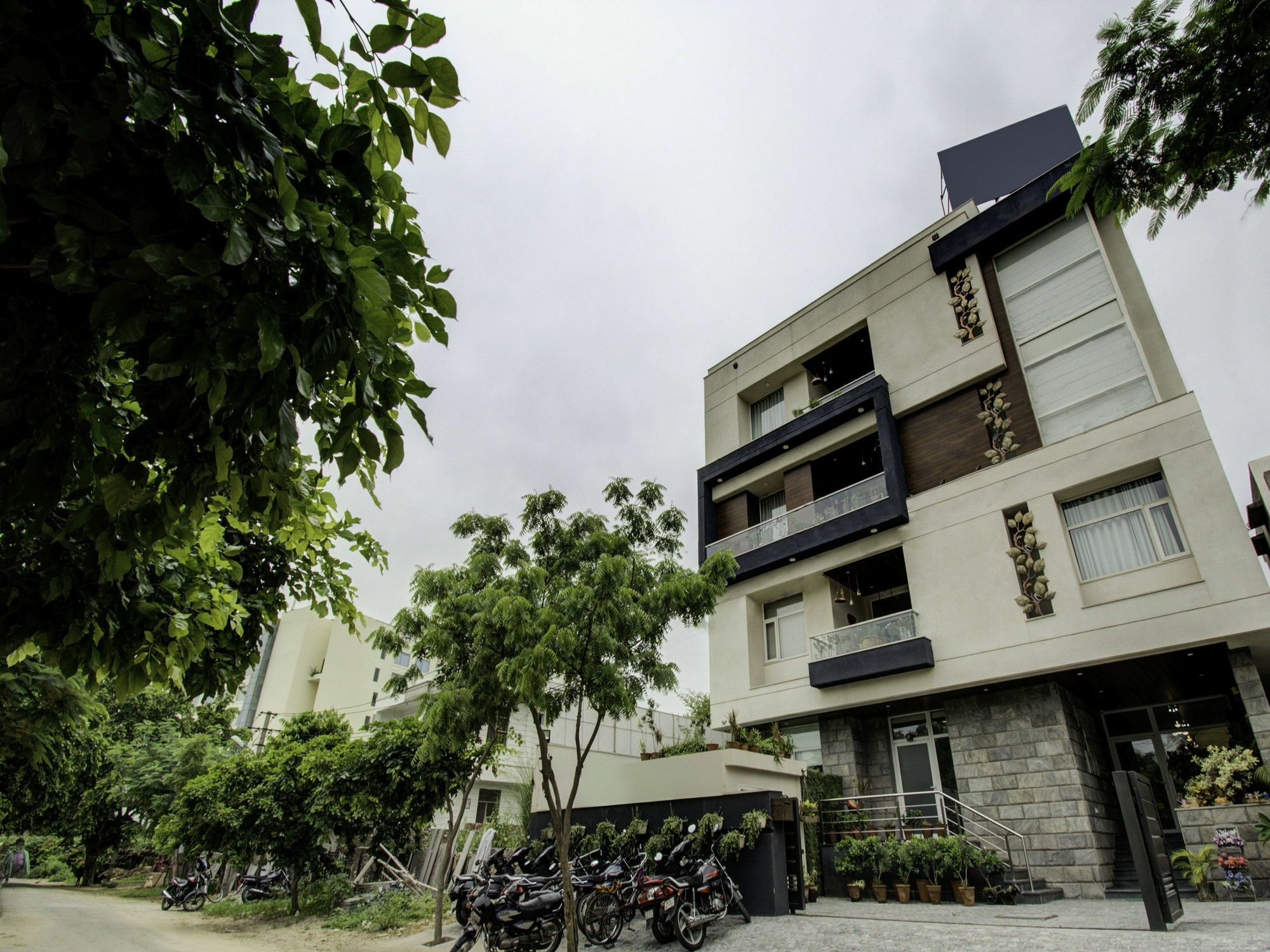 Fleur Hotel
