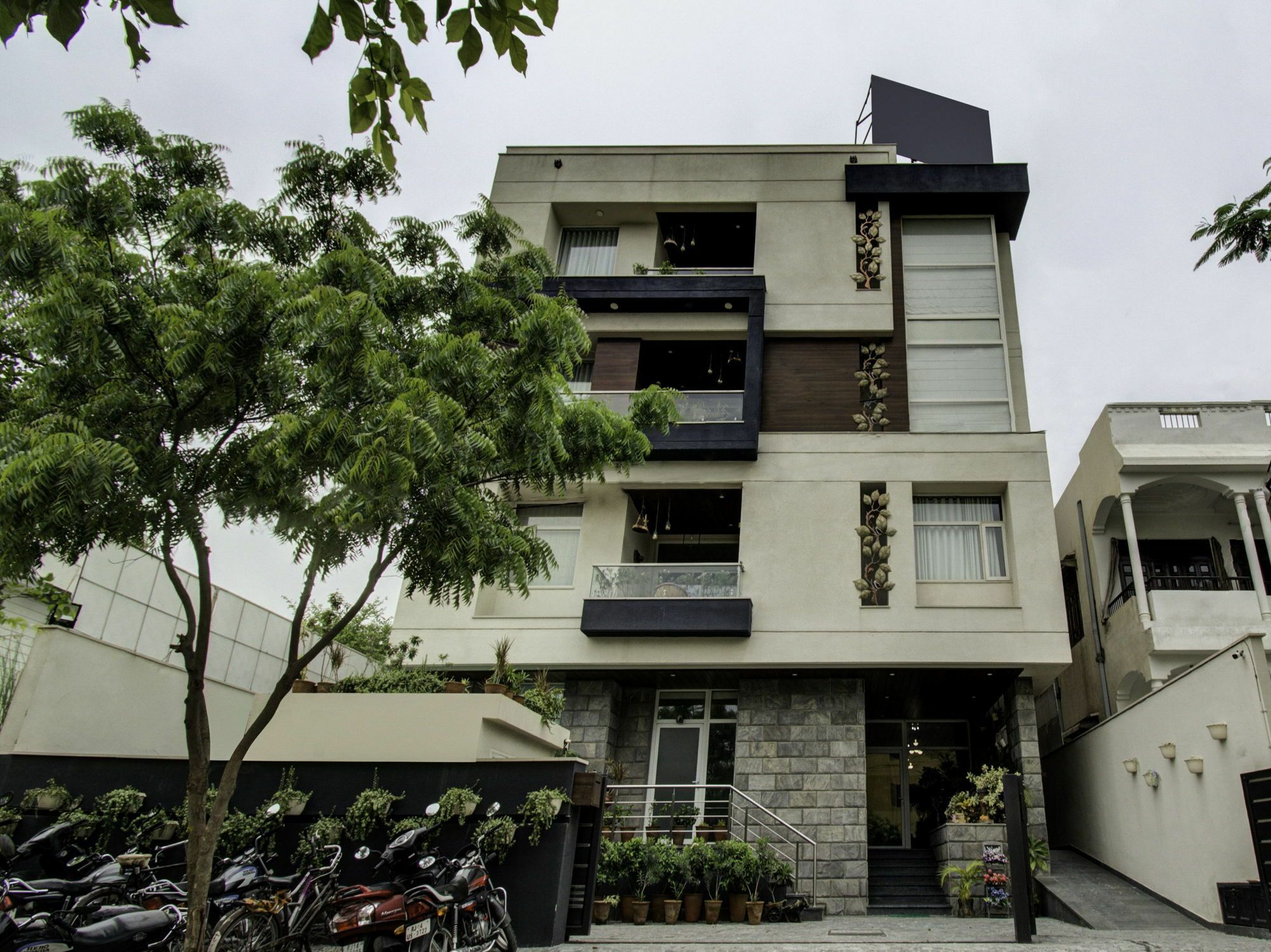 Fleur Hotel 3*