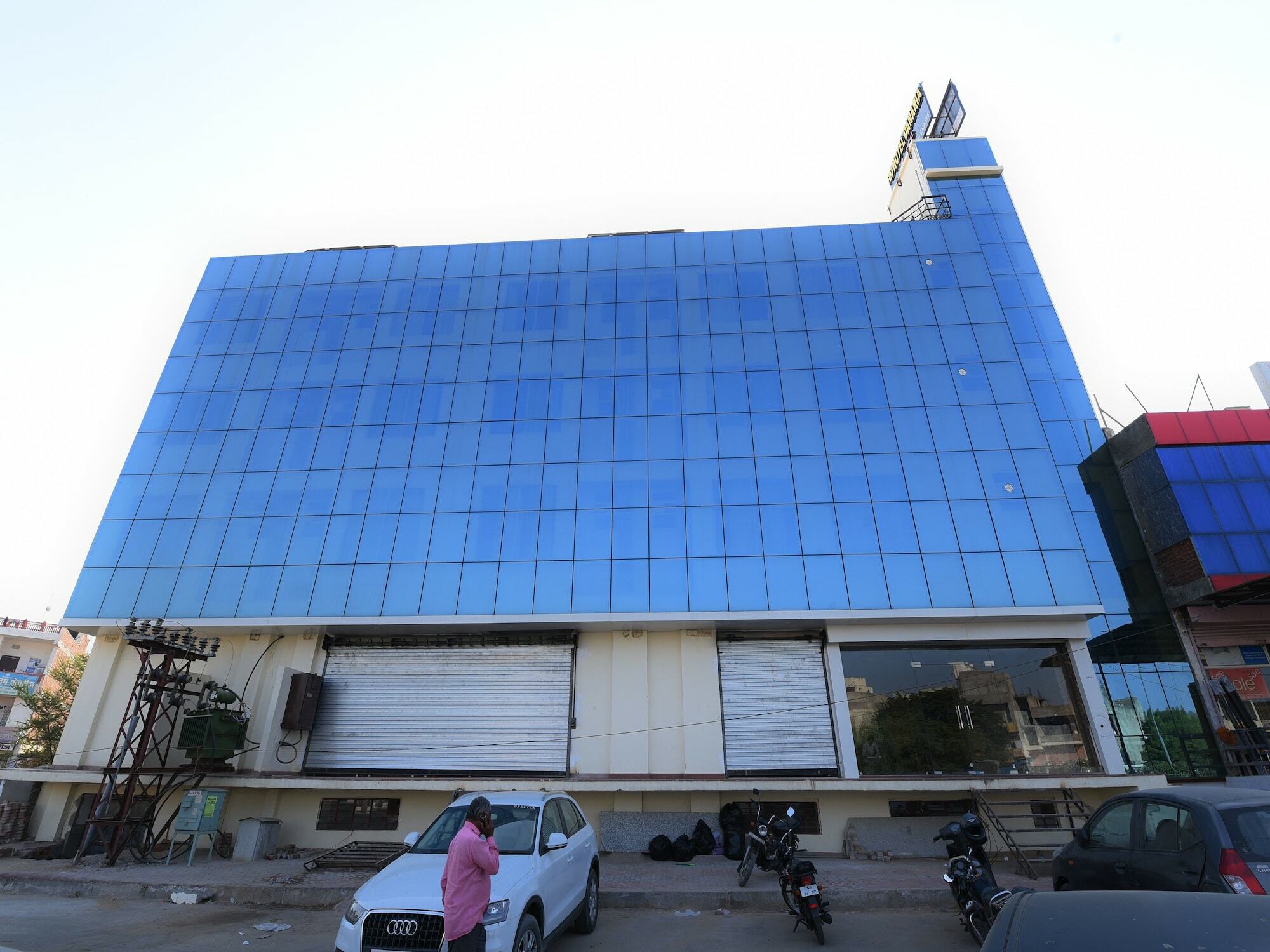 Oyo 23606 Danaria Hotel 3*