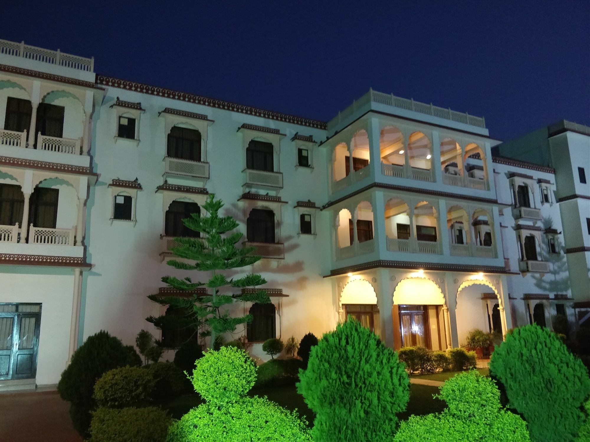 Apano Rajasthan & Resort 3*