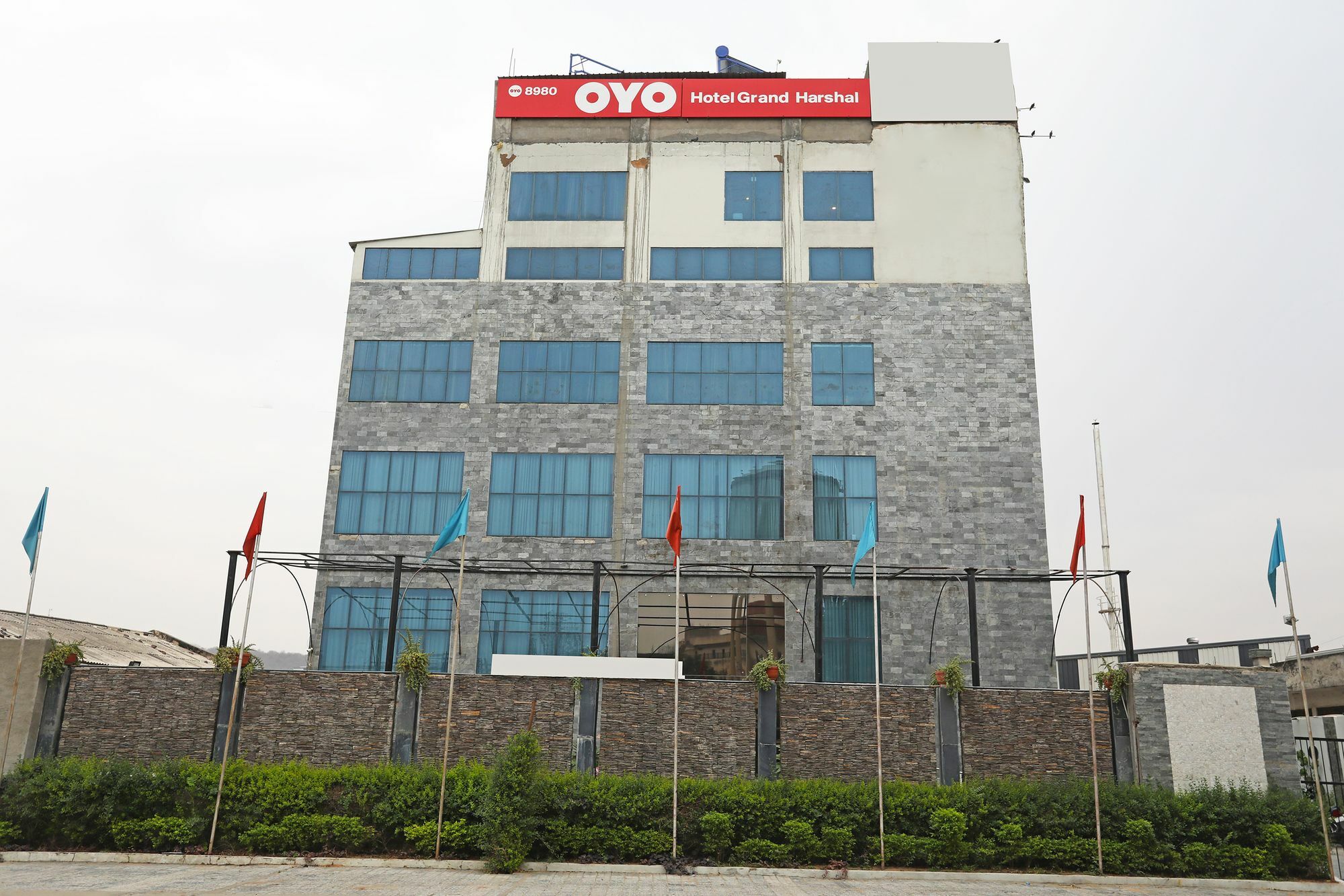 Hotel Oyo 10325 Grand Harshal 2*