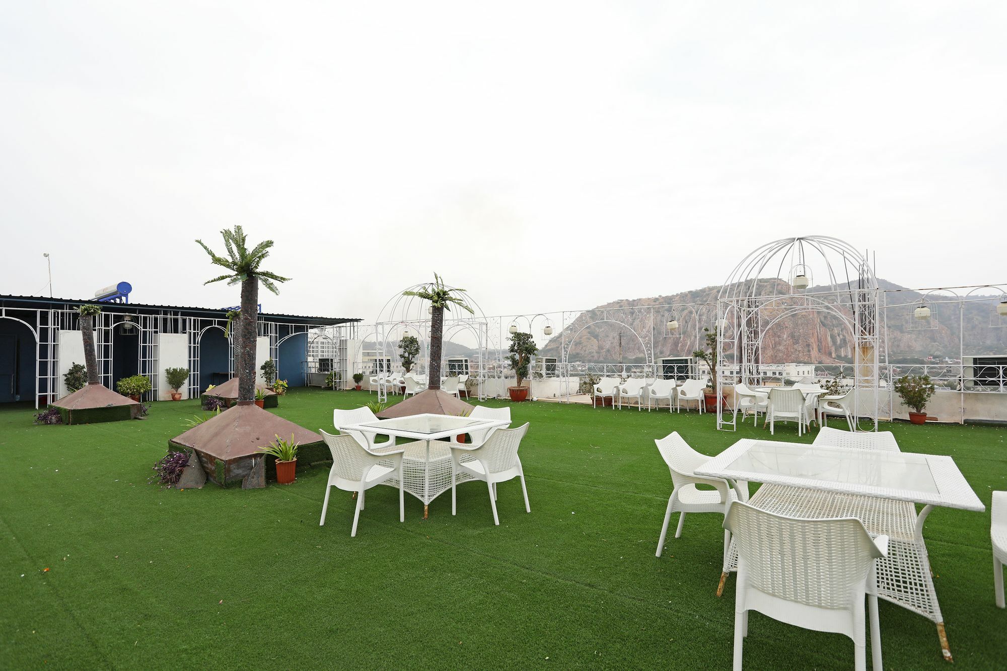 Oyo 10325 Grand Harshal Hotel 2*