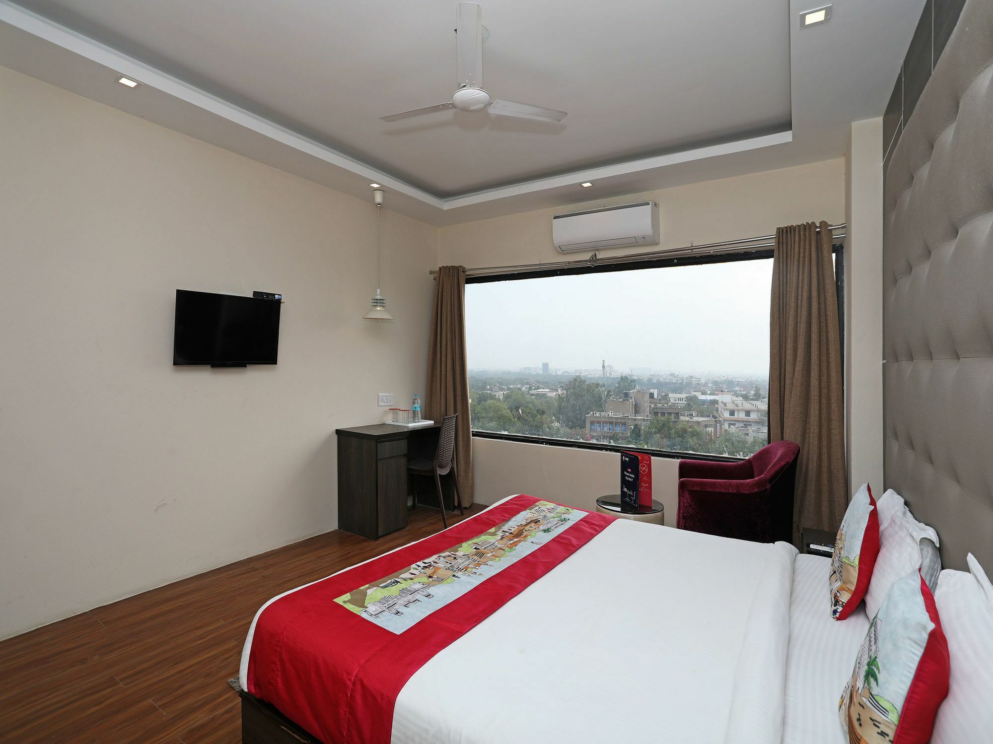 Oyo 10325 Grand Harshal 2*