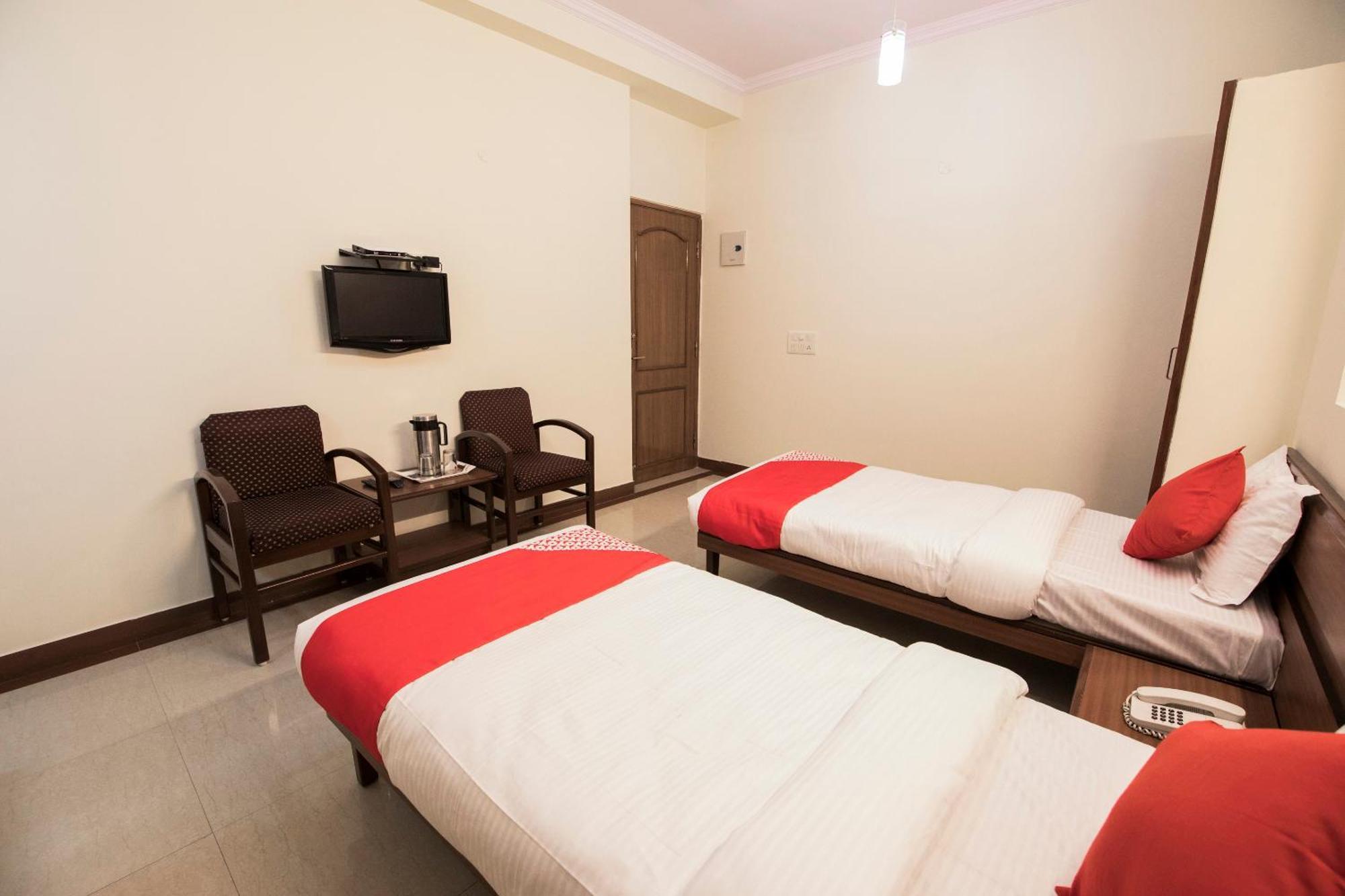Oyo 13643 Maharaja Palace Hotel
