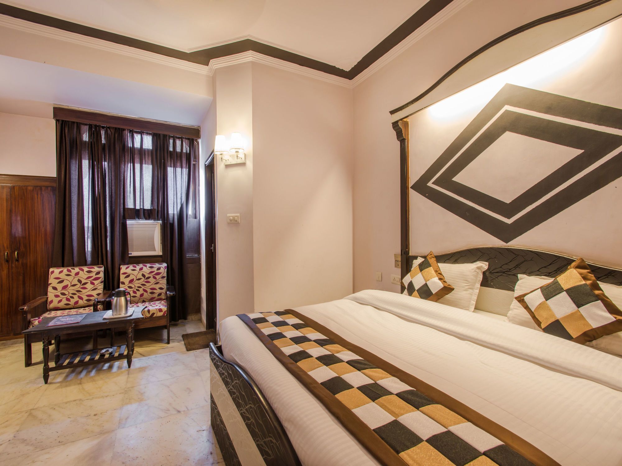 Hotel Oyo 652 Anokhi Palace 2*