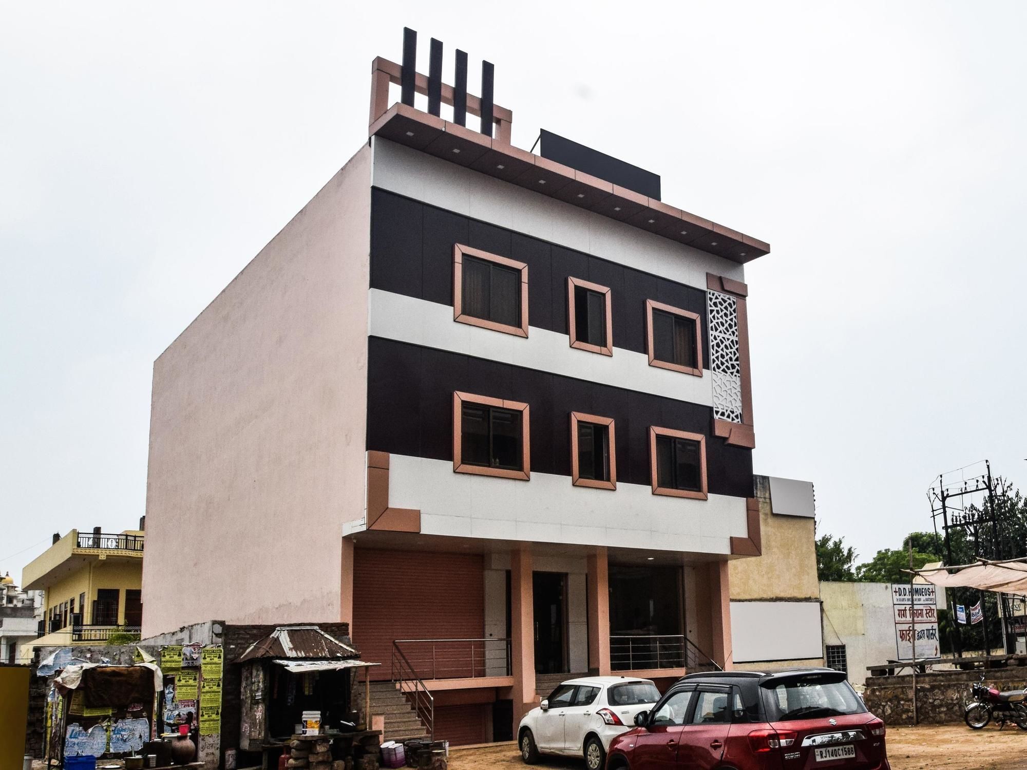 Oyo 15555 Ganesham Hotel 2*