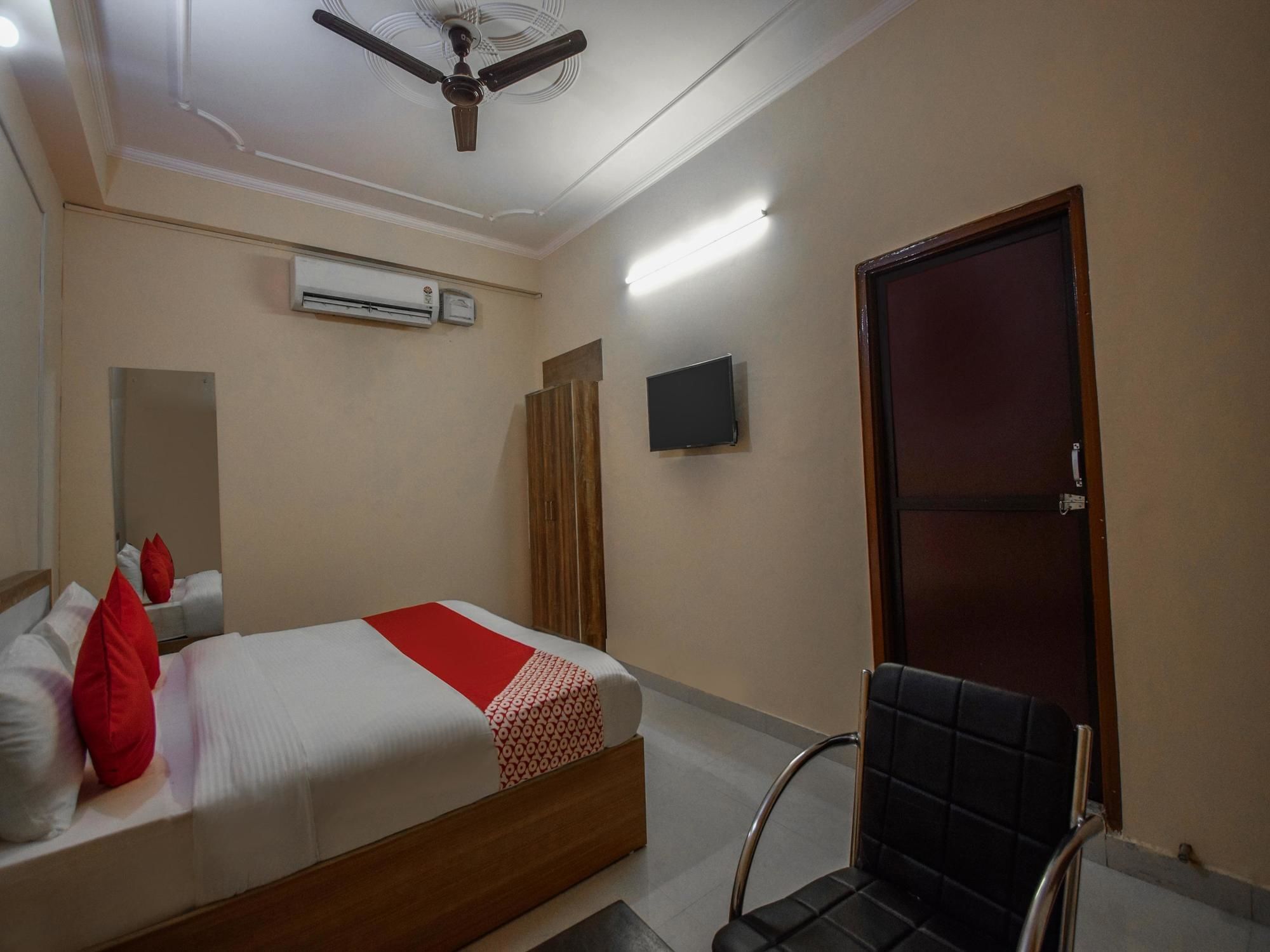 Oyo 15555 Ganesham Hotel Jaipur