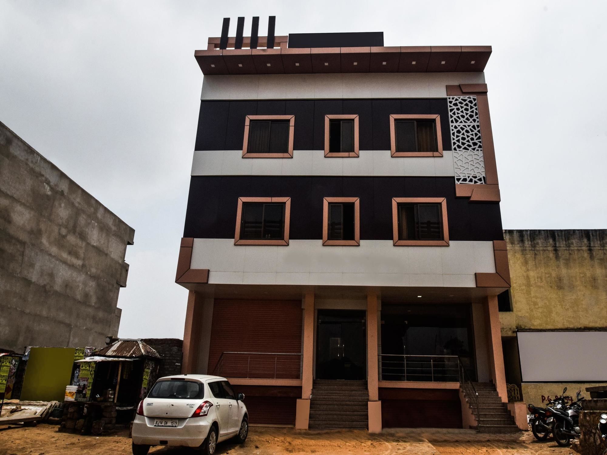 Hotel Oyo 15555 Ganesham 2*