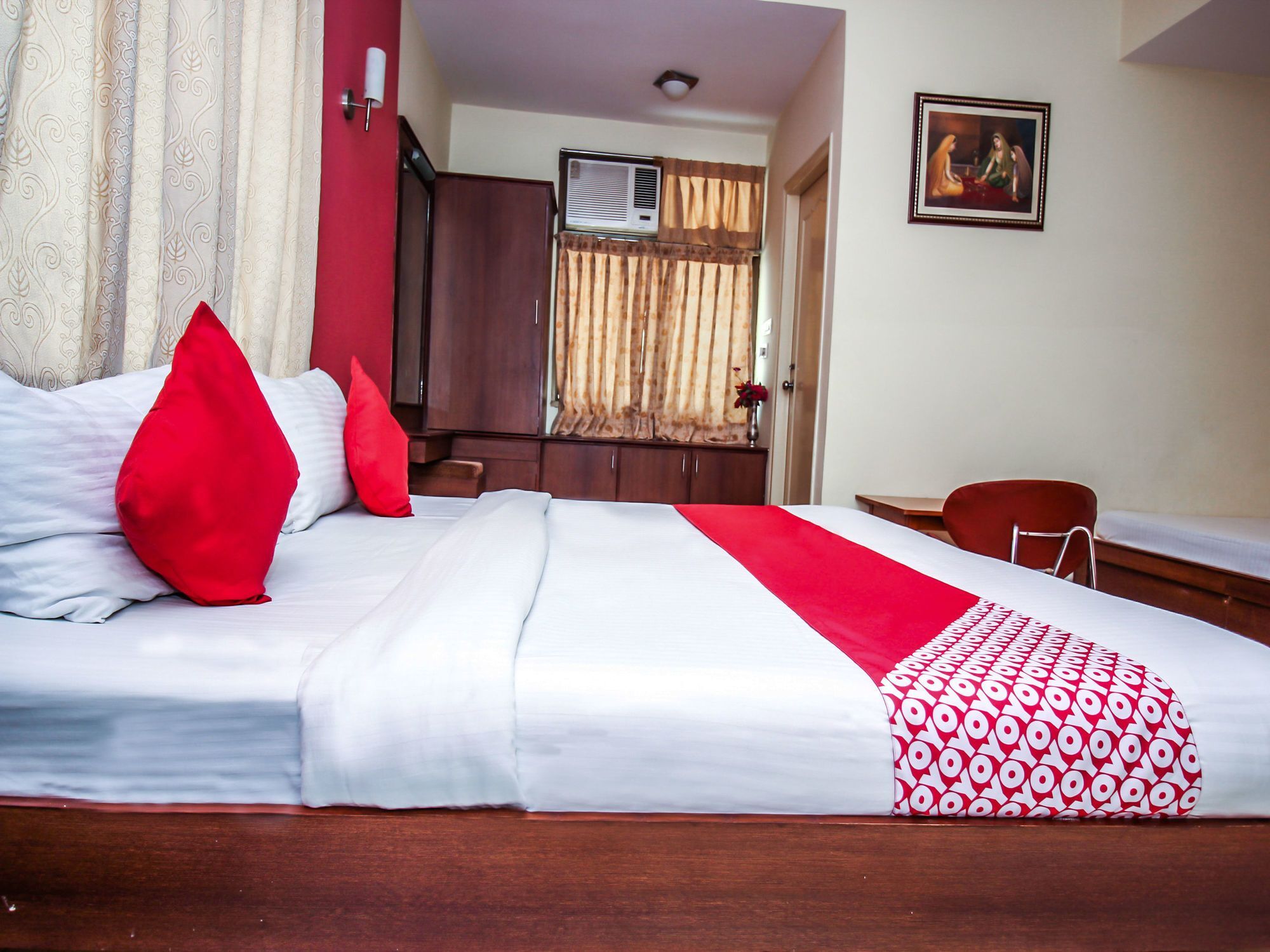 Hotel Oyo 15425 Royal Heritage 2*