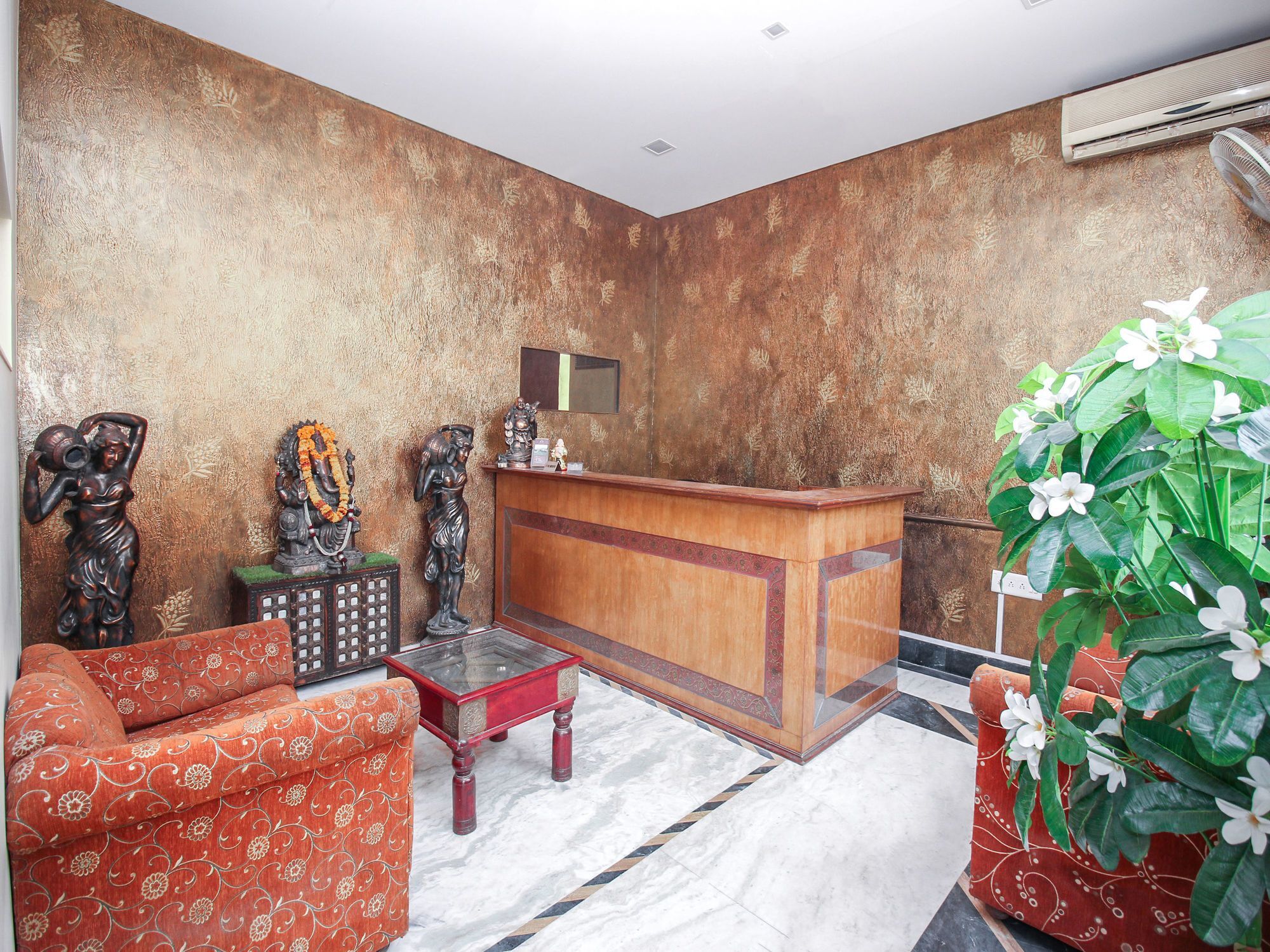 Oyo 15425 Royal Heritage