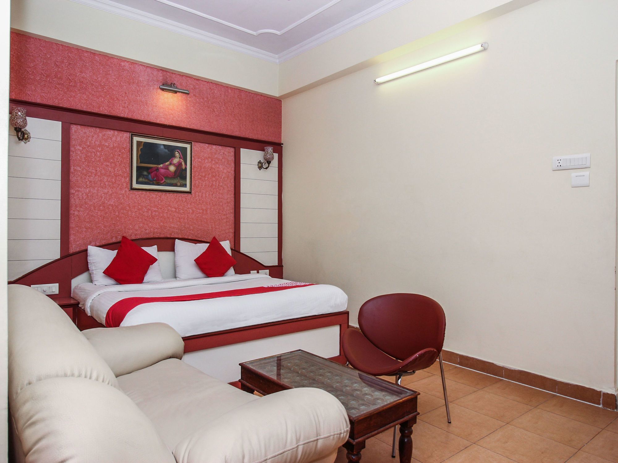 Oyo 15425 Royal Heritage Hotel