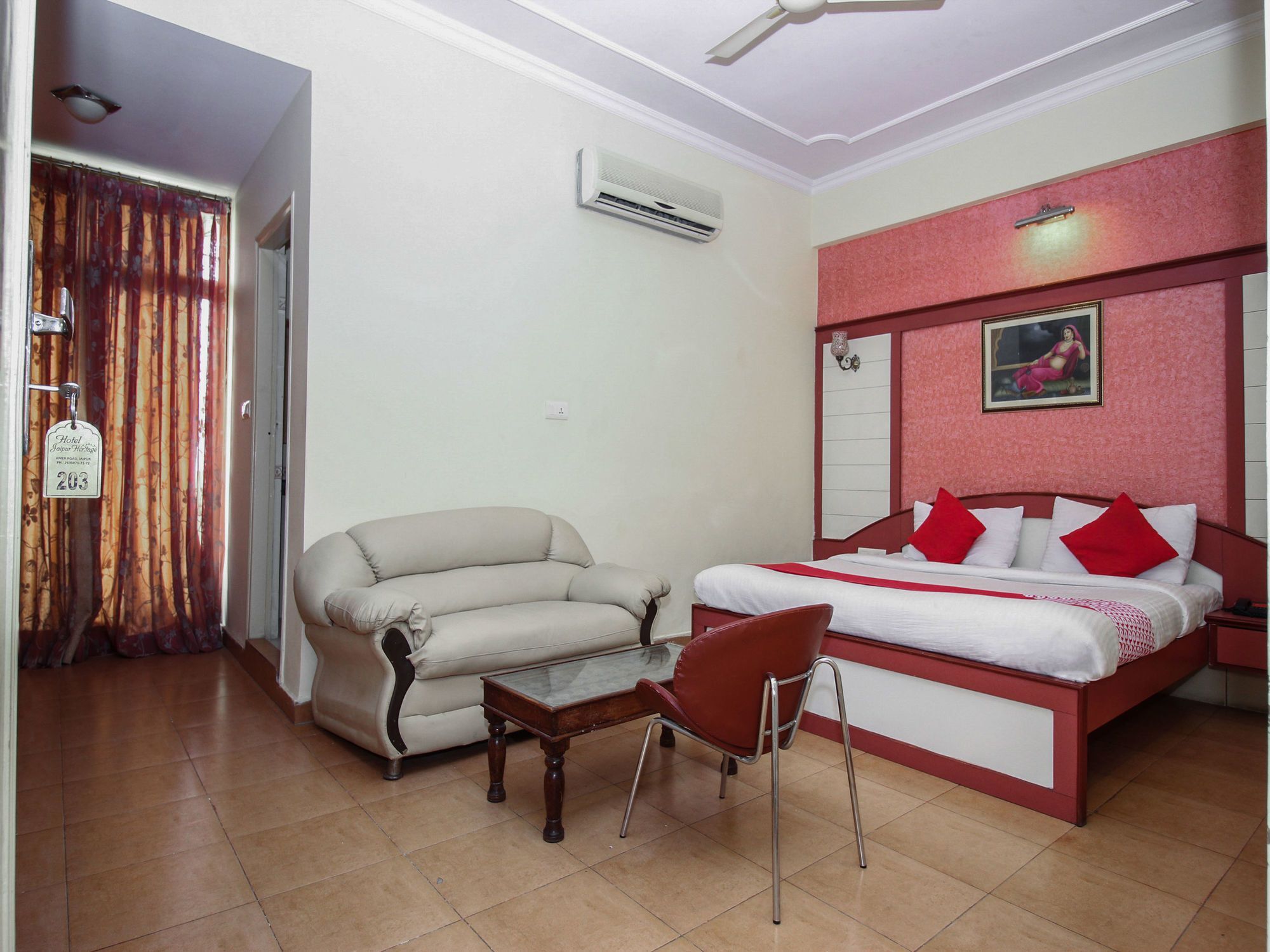 Hotel Oyo 15425 Royal Heritage
