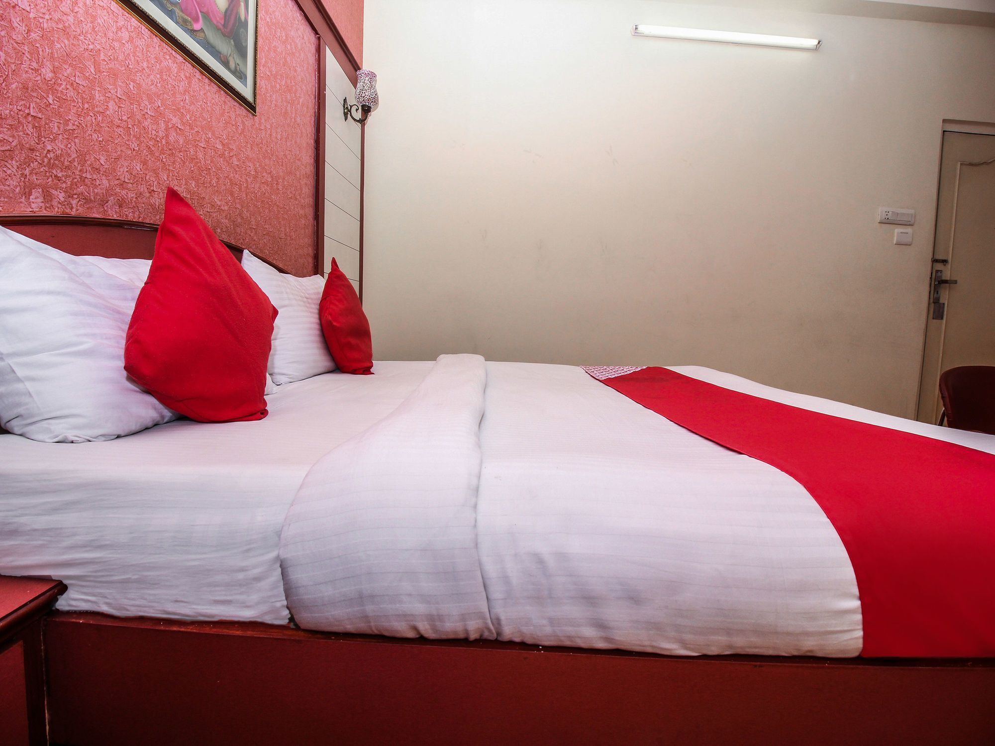 Oyo 15425 Royal Heritage Hotel 2*
