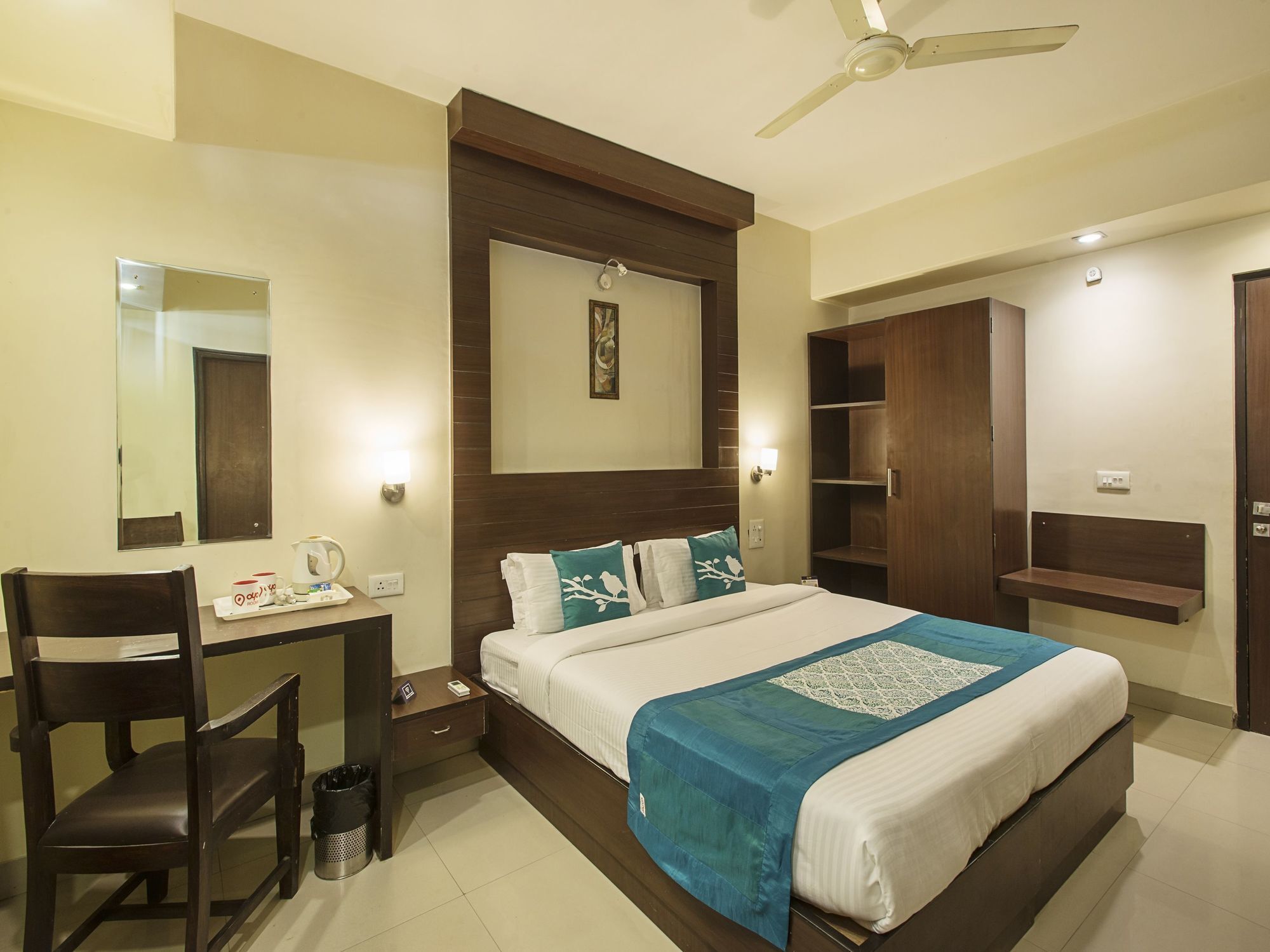 Hotel Oyo Premium Ahinsa Circle C Scheme 3*