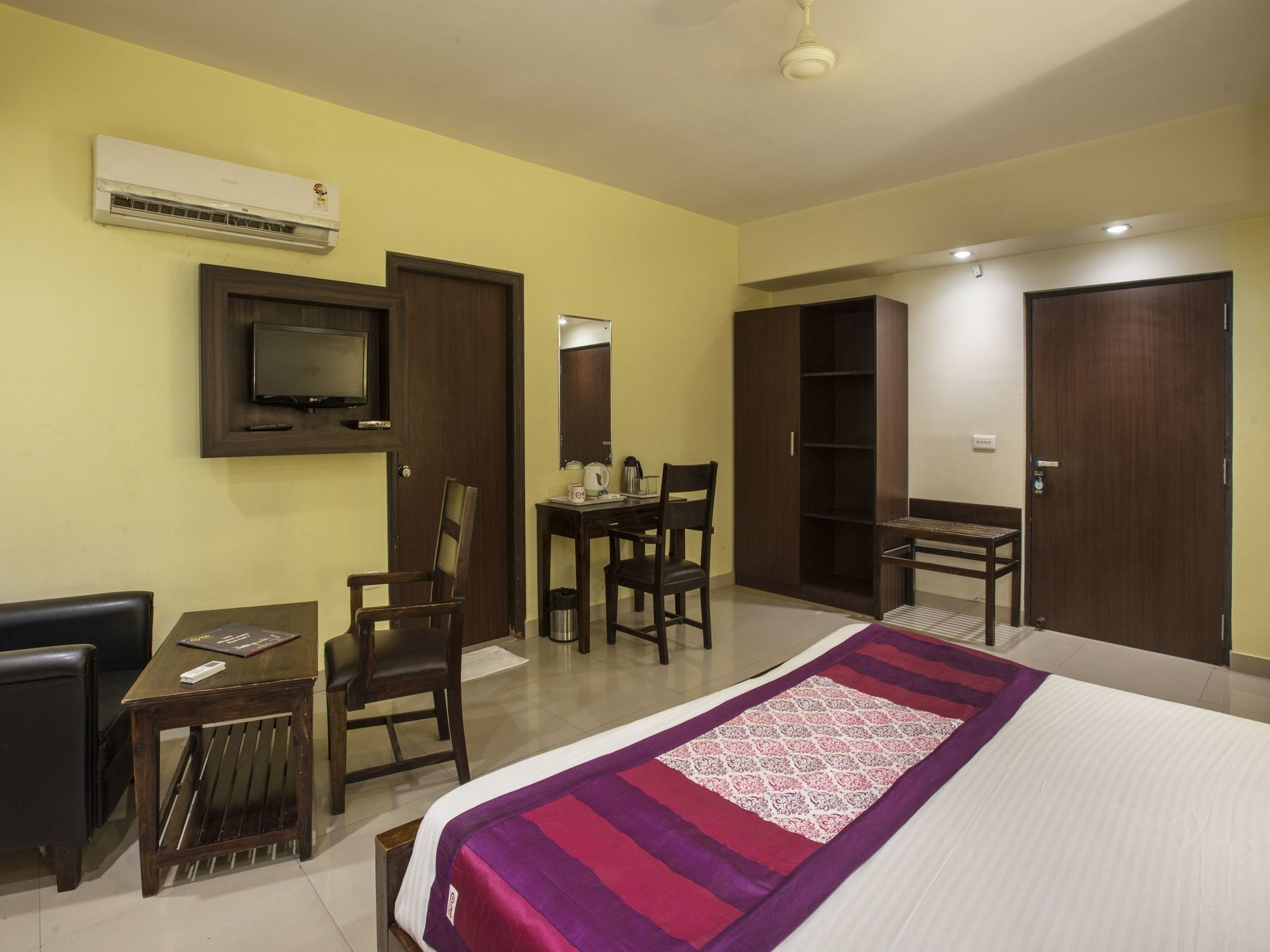 Oyo Premium Ahinsa Circle C Scheme Hotel Jaipur