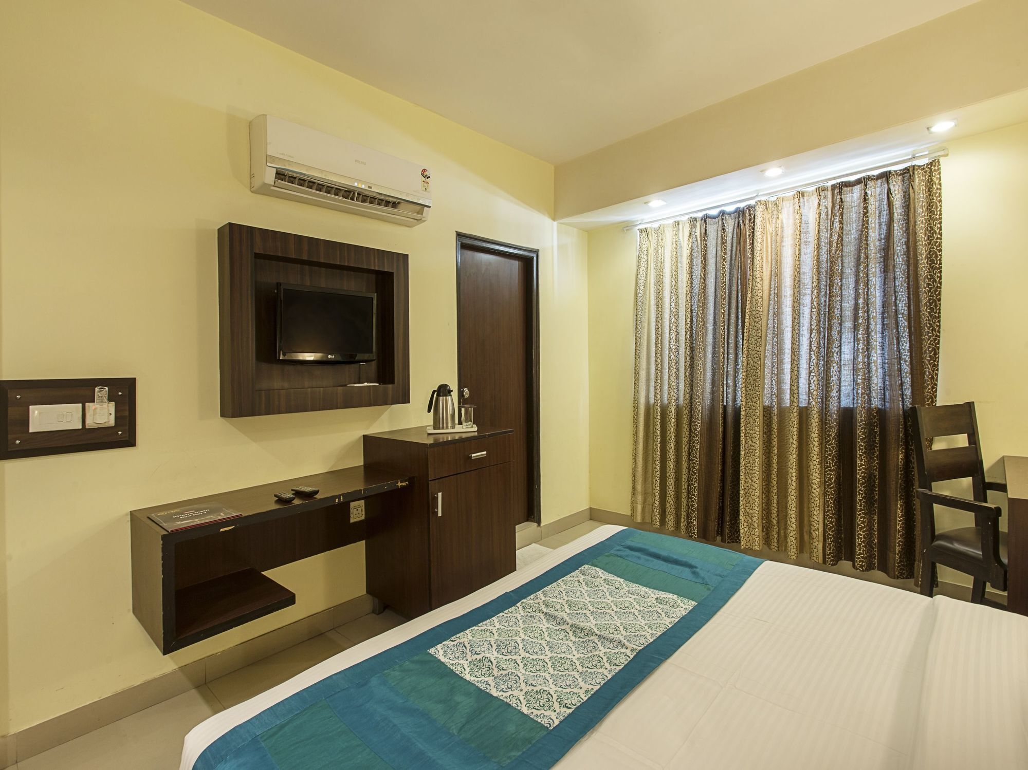 Oyo Premium Ahinsa Circle C Scheme 3* Jaipur