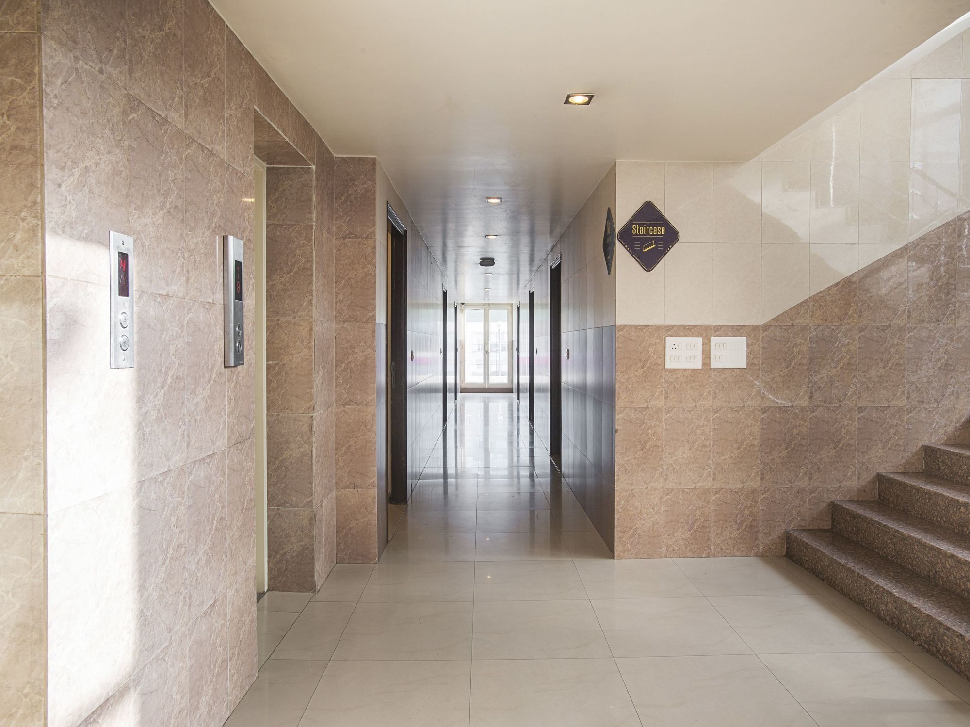 Hotel Oyo Premium Ahinsa Circle C Scheme 3*