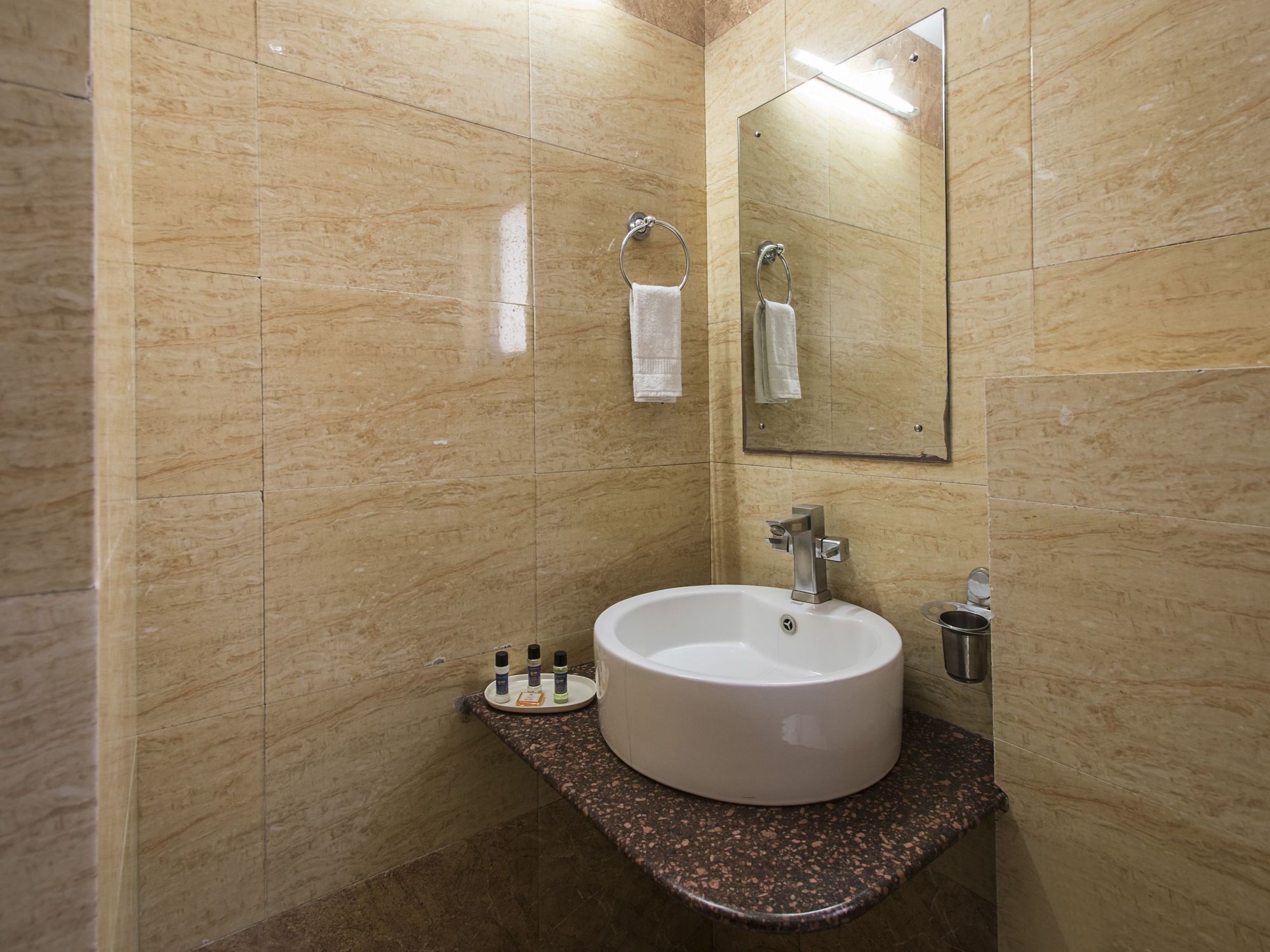 Oyo Premium Ahinsa Circle C Scheme Hotel 3*