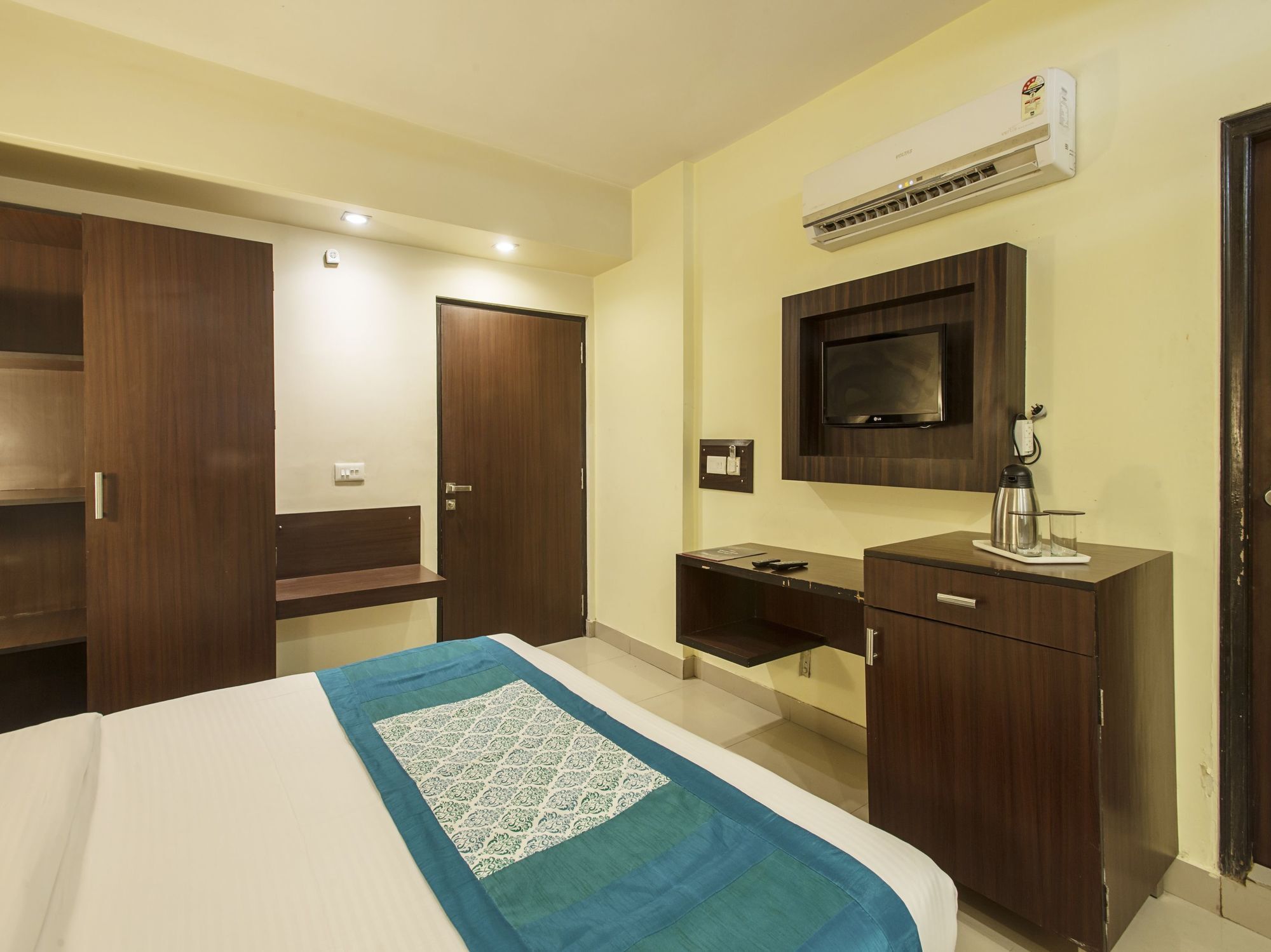 Hotel Oyo Premium Ahinsa Circle C Scheme