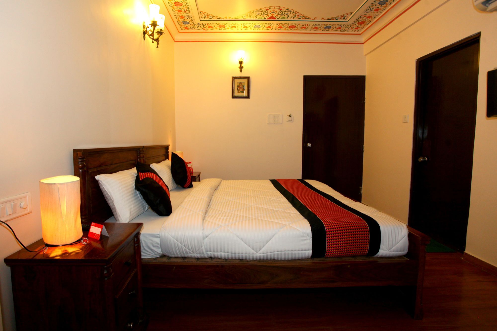 Hotel Oyo 2105 Royal Sheraton Jaipur