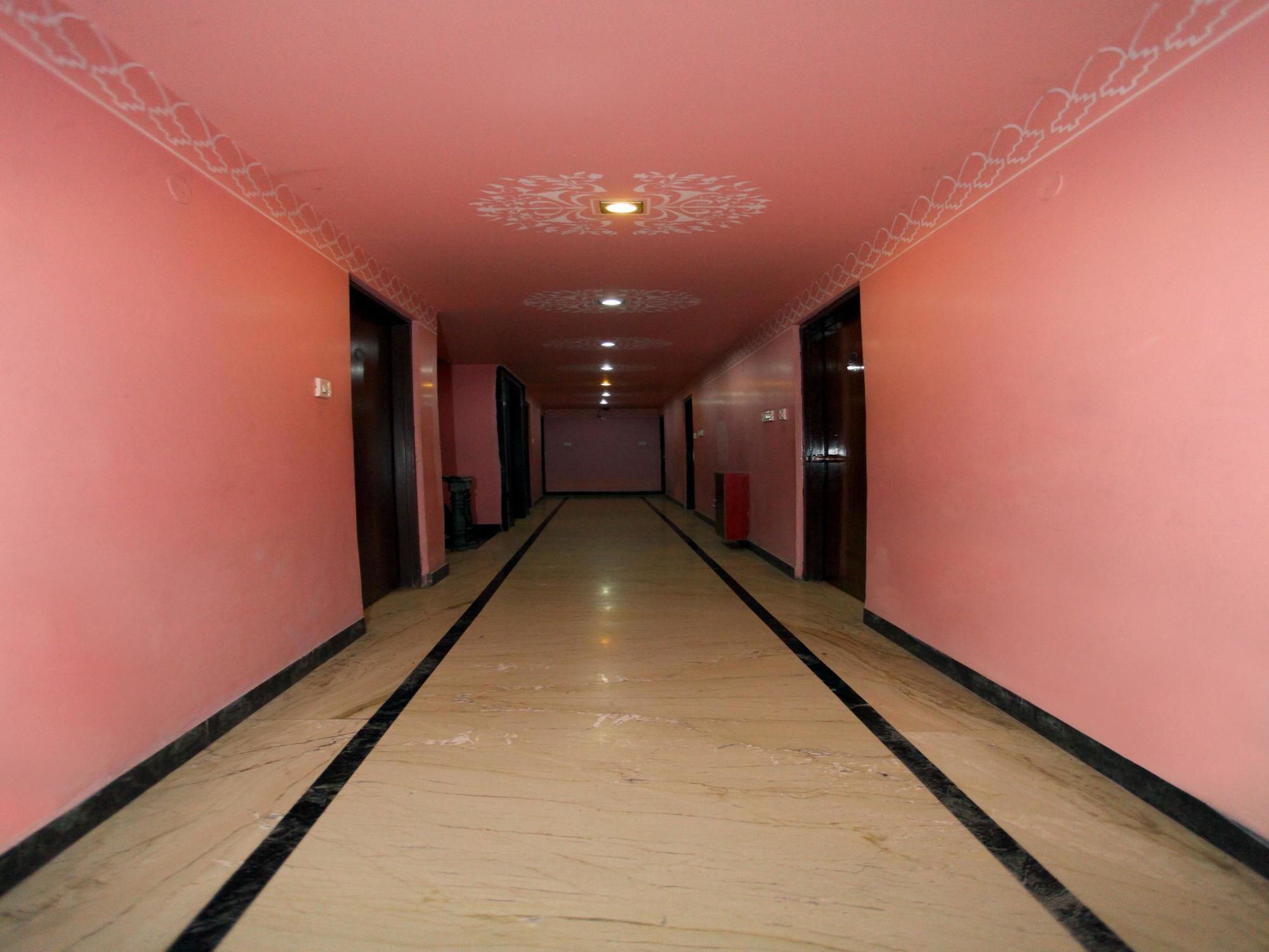 Oyo 2105 Royal Sheraton Jaipur