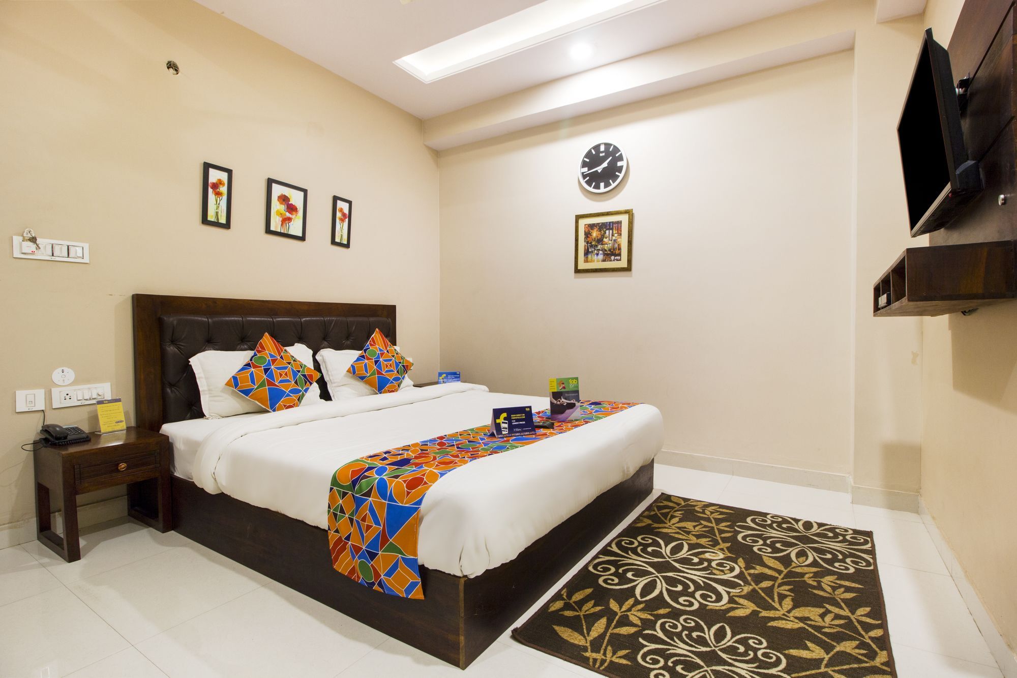 Fabexpress Travelers Hotel