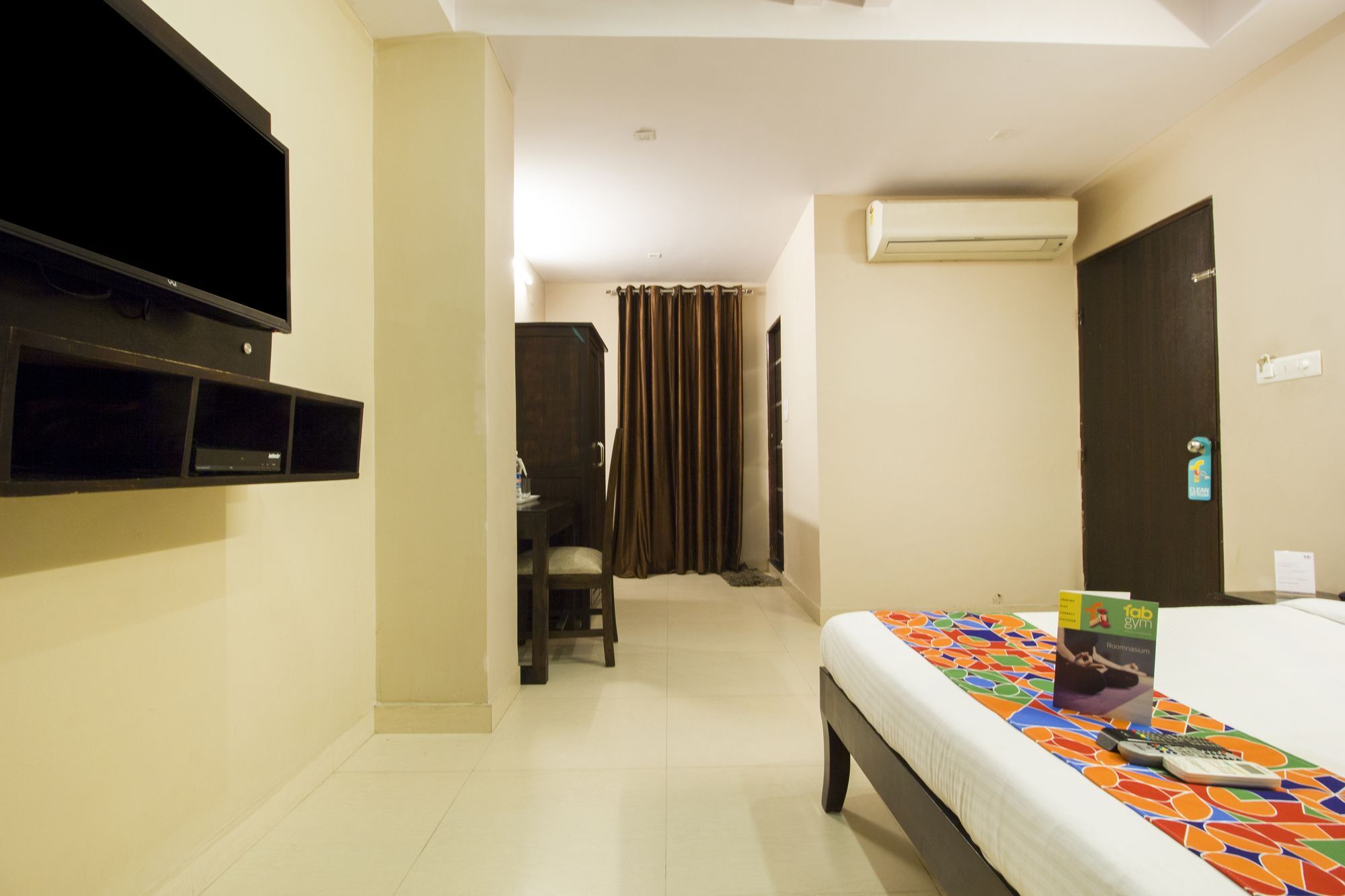 Fabexpress Travelers Hotel