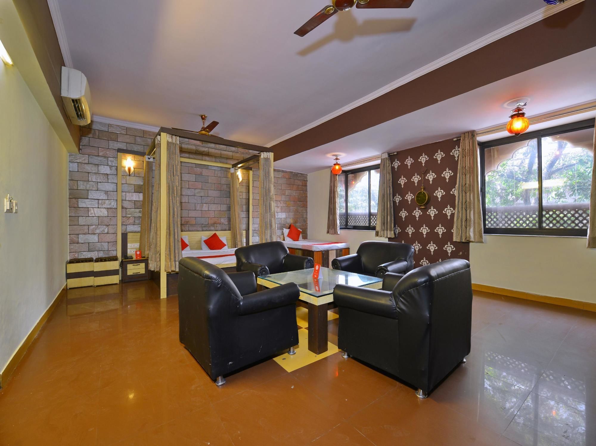 Oyo 12908 Shiva's Royal Hotel