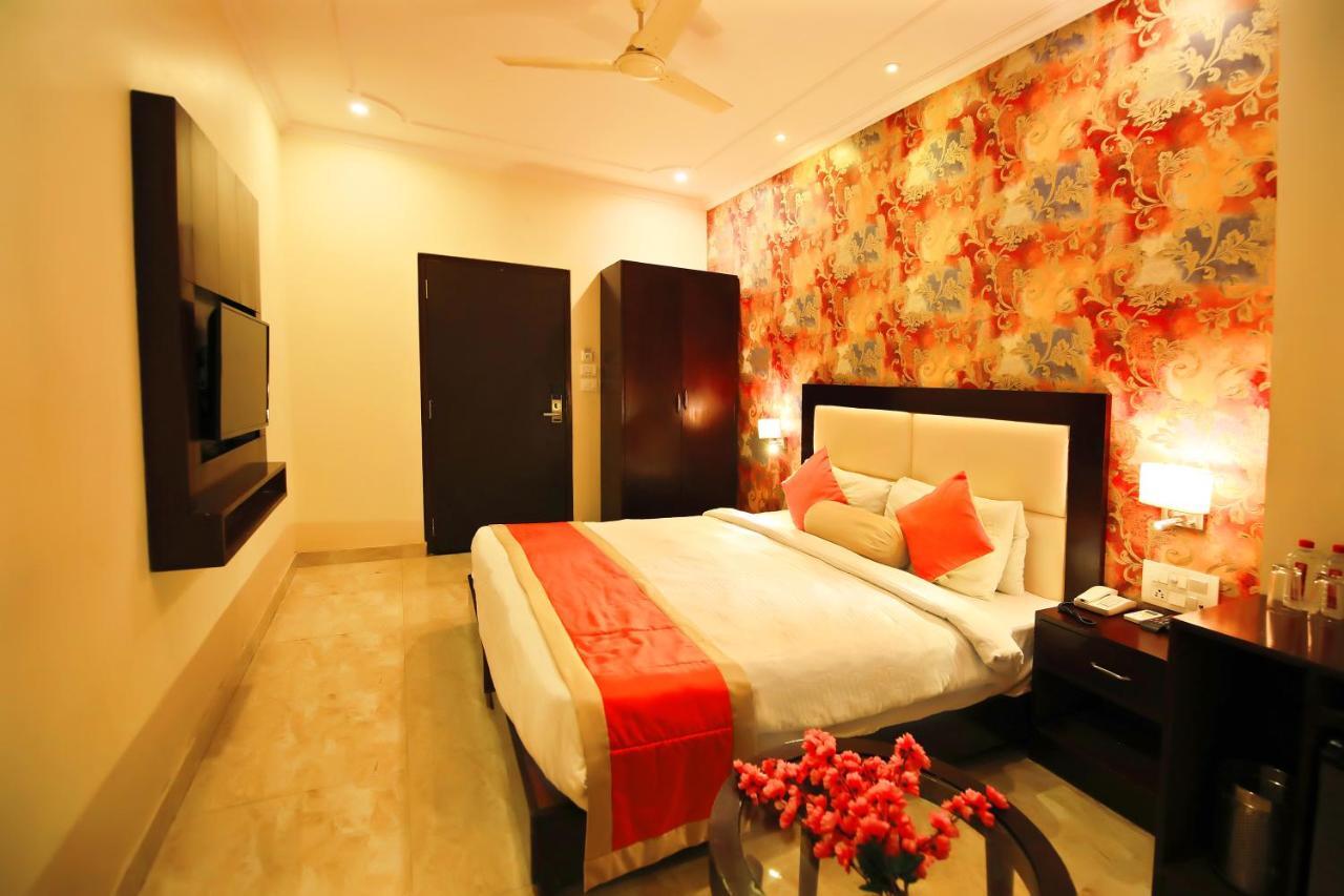 V One Pride 3* Jaipur