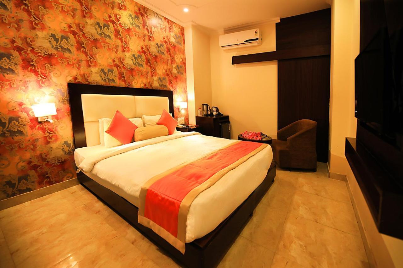 V One Pride Hotel 3*