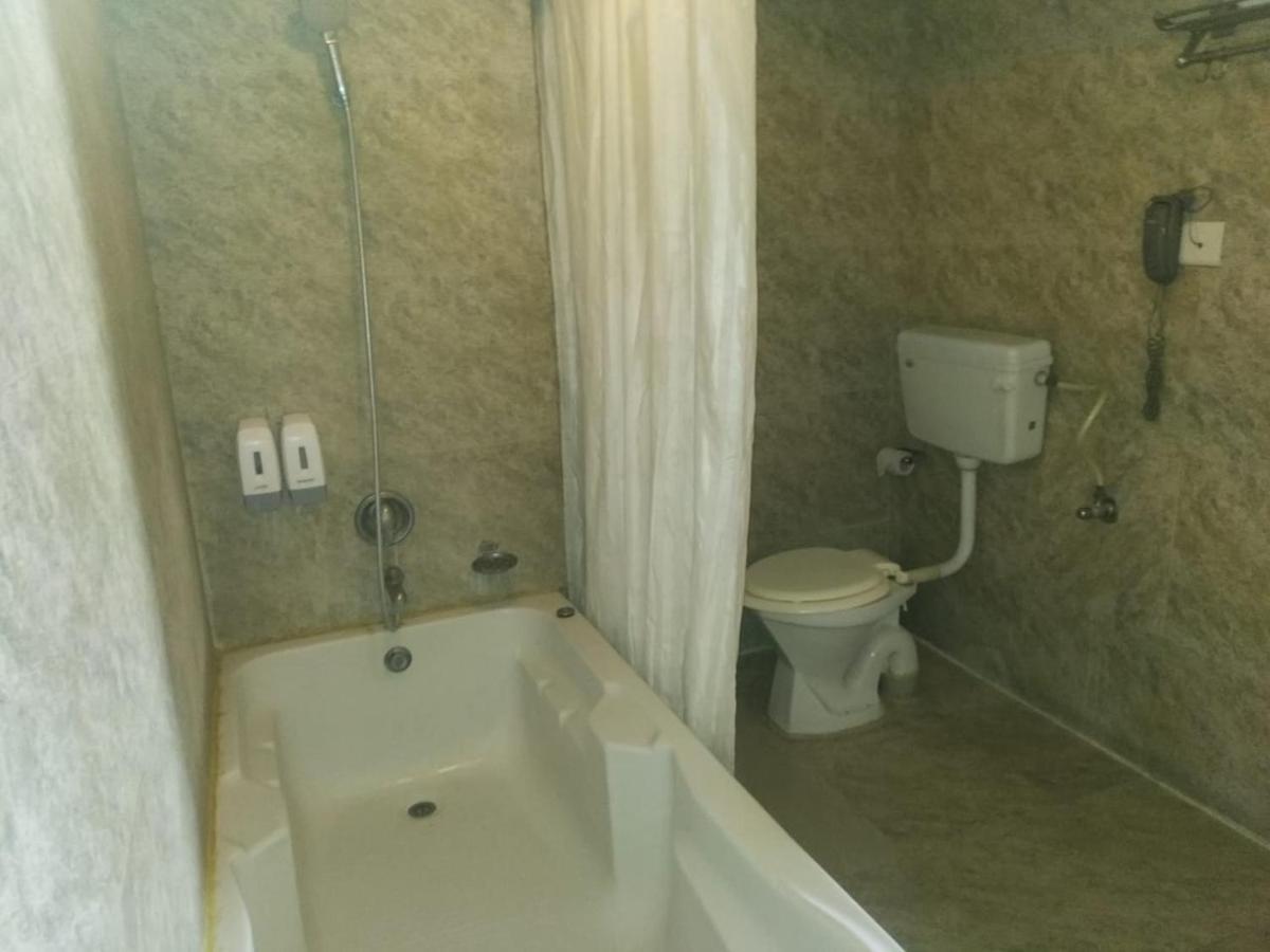 Glitz Hotel 3*