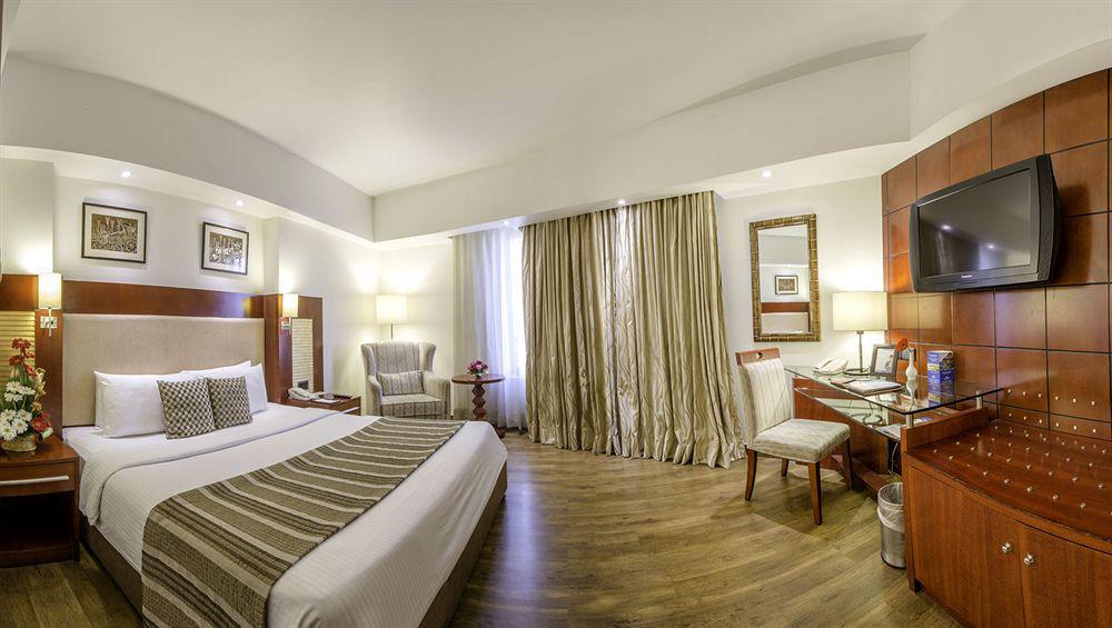 Sarovar Portico Hotel 4*