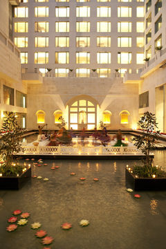 Hotel The Lalit Traveller- Airport 3*