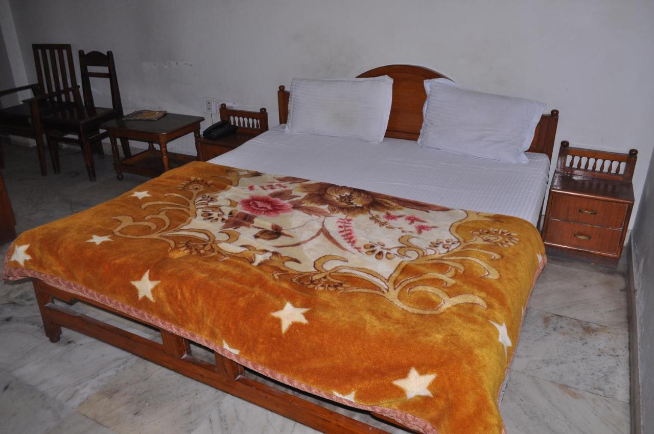 Simla Hotel 3*