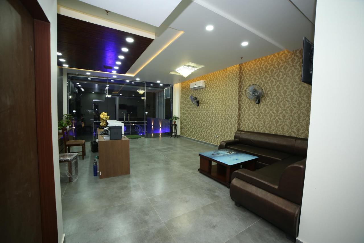Devens Hotel